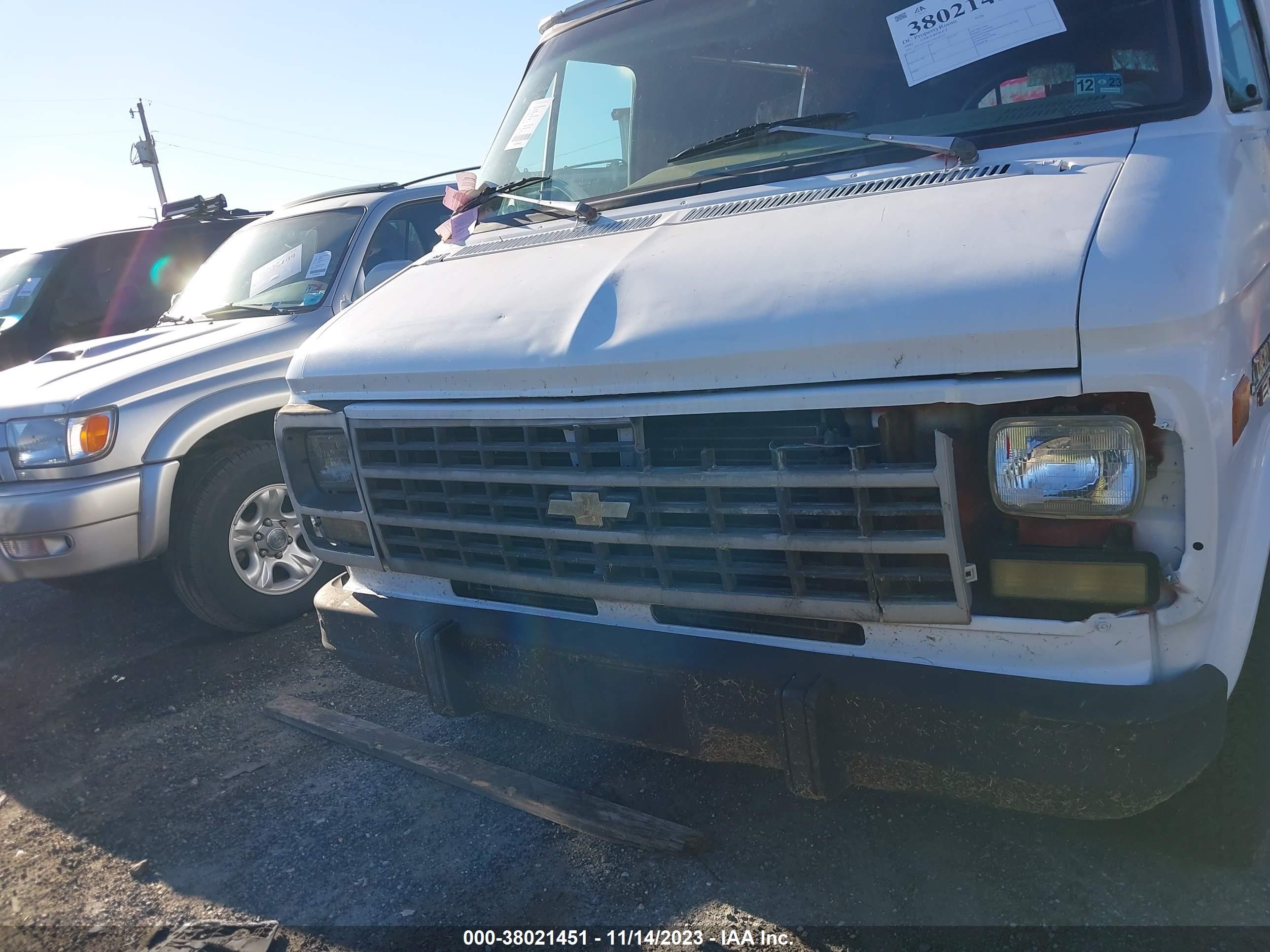 Photo 9 VIN: 2GCEG25K1N4146151 - CHEVROLET VAN 