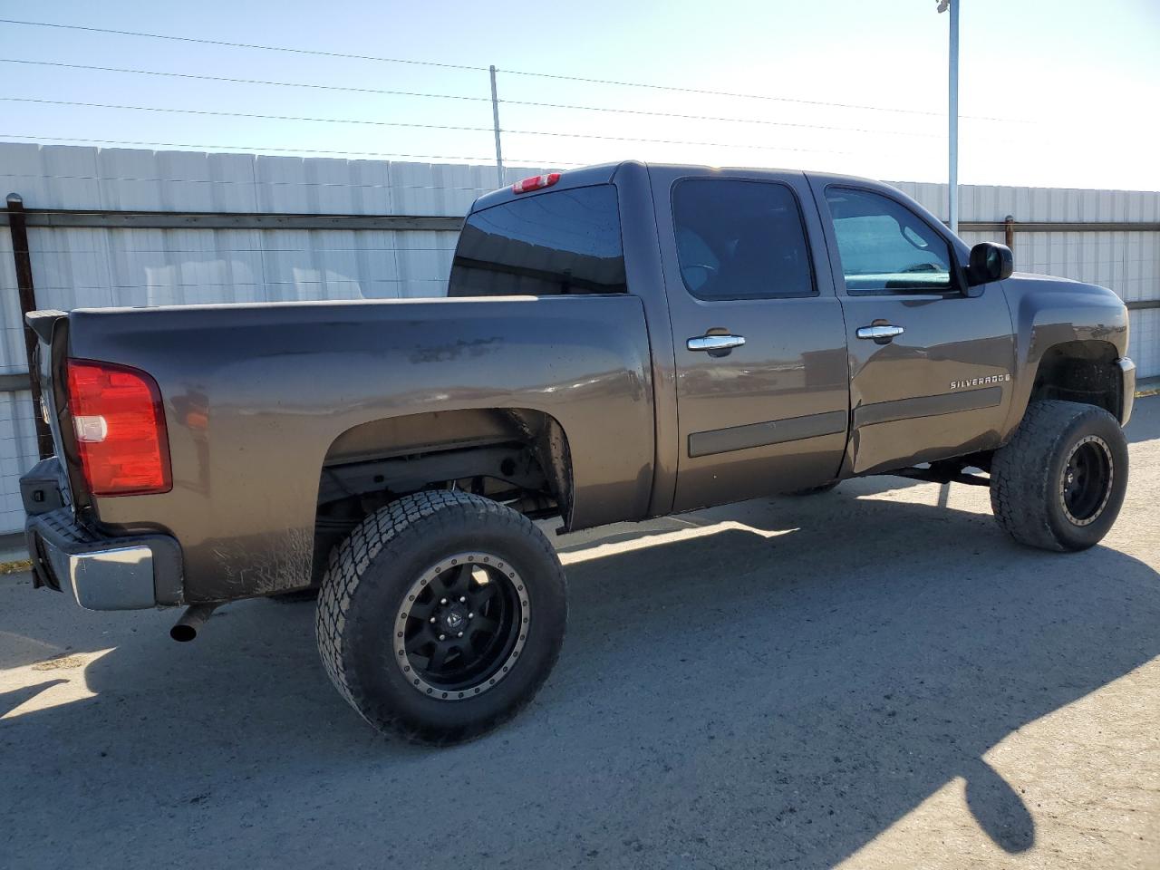 Photo 2 VIN: 2GCEK133171687578 - CHEVROLET SILVERADO 