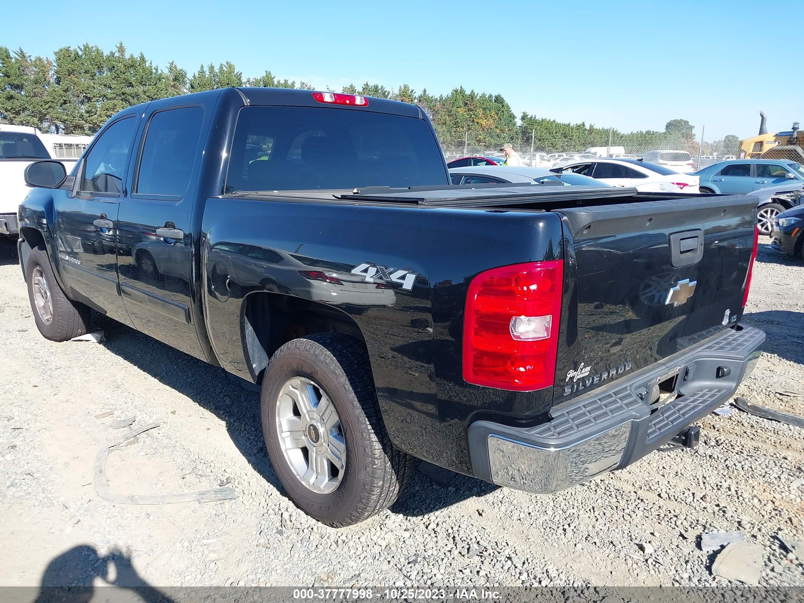 Photo 2 VIN: 2GCEK13C371726137 - CHEVROLET SILVERADO 