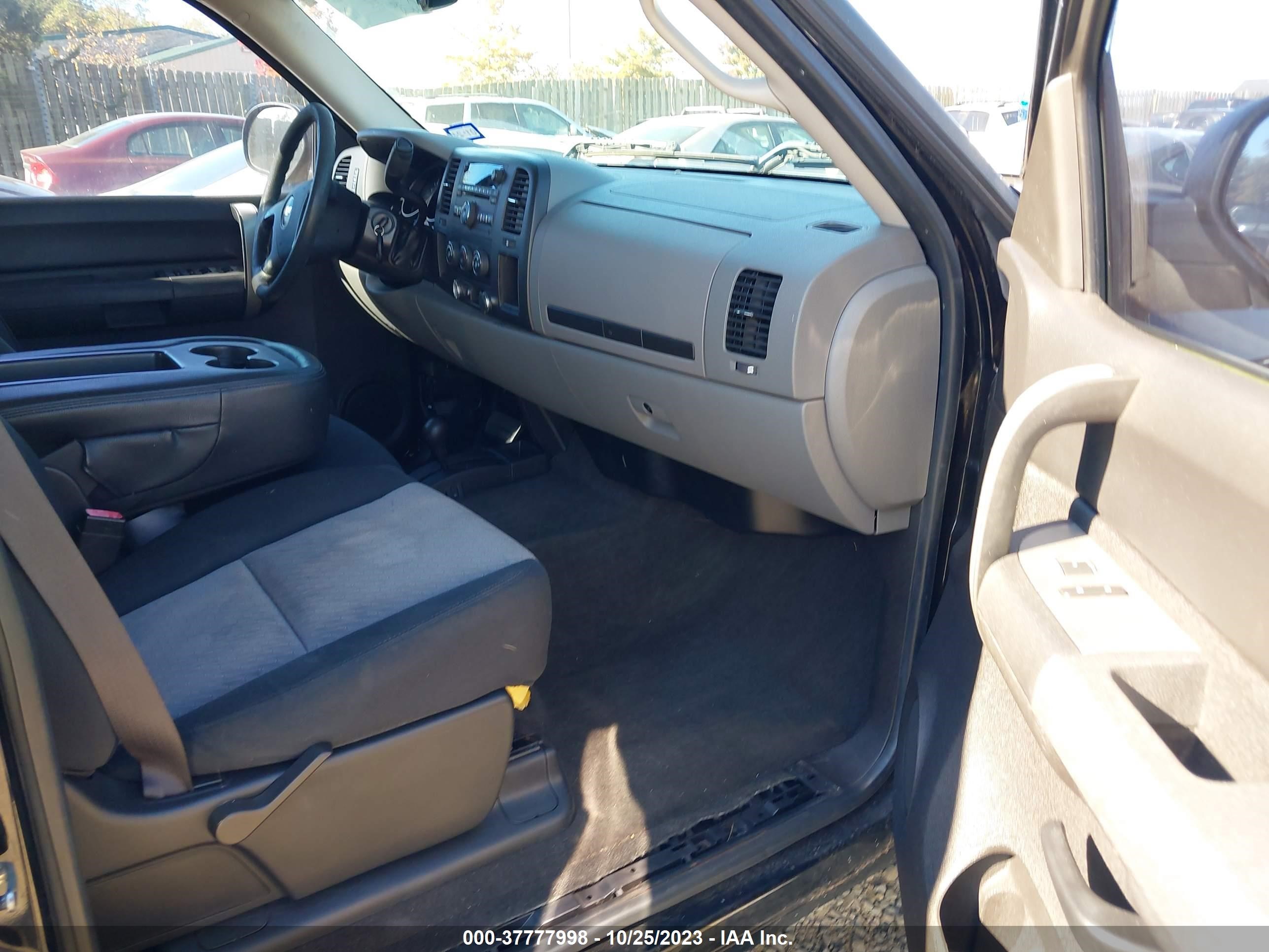 Photo 4 VIN: 2GCEK13C371726137 - CHEVROLET SILVERADO 