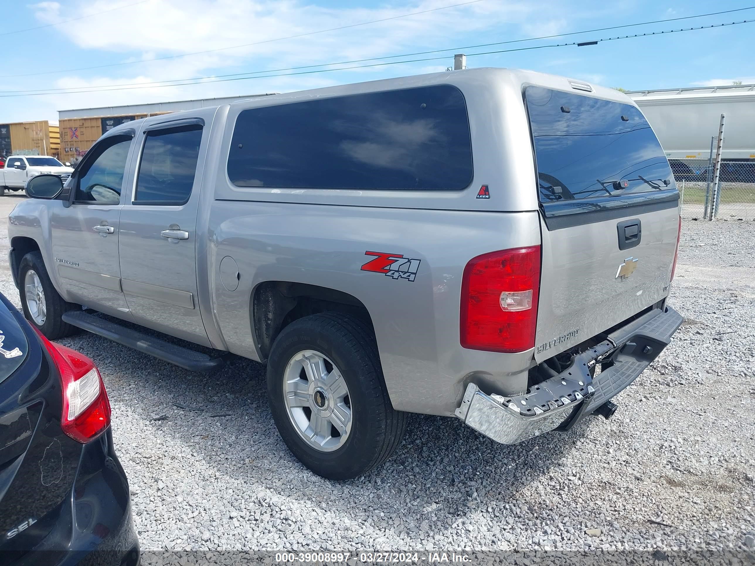 Photo 2 VIN: 2GCEK13M181217836 - CHEVROLET SILVERADO 