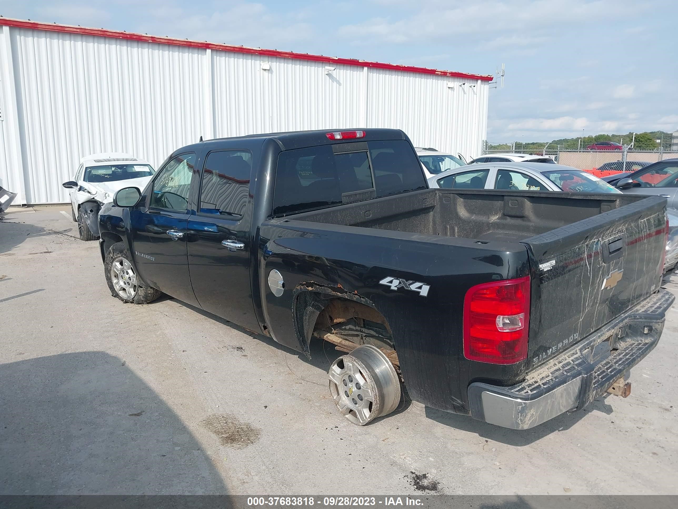 Photo 2 VIN: 2GCEK13M371596806 - CHEVROLET SILVERADO 