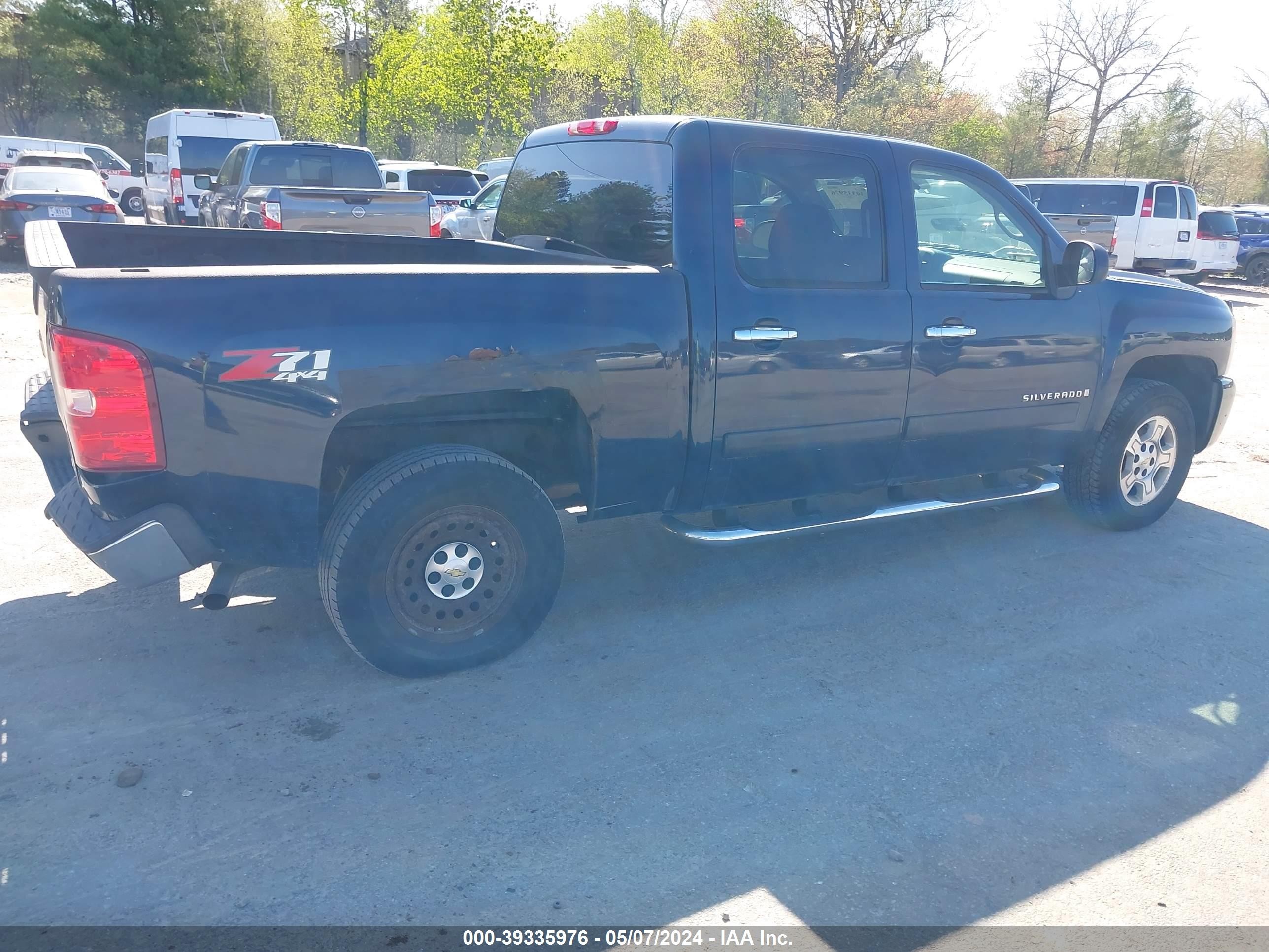 Photo 3 VIN: 2GCEK13M581127623 - CHEVROLET SILVERADO 