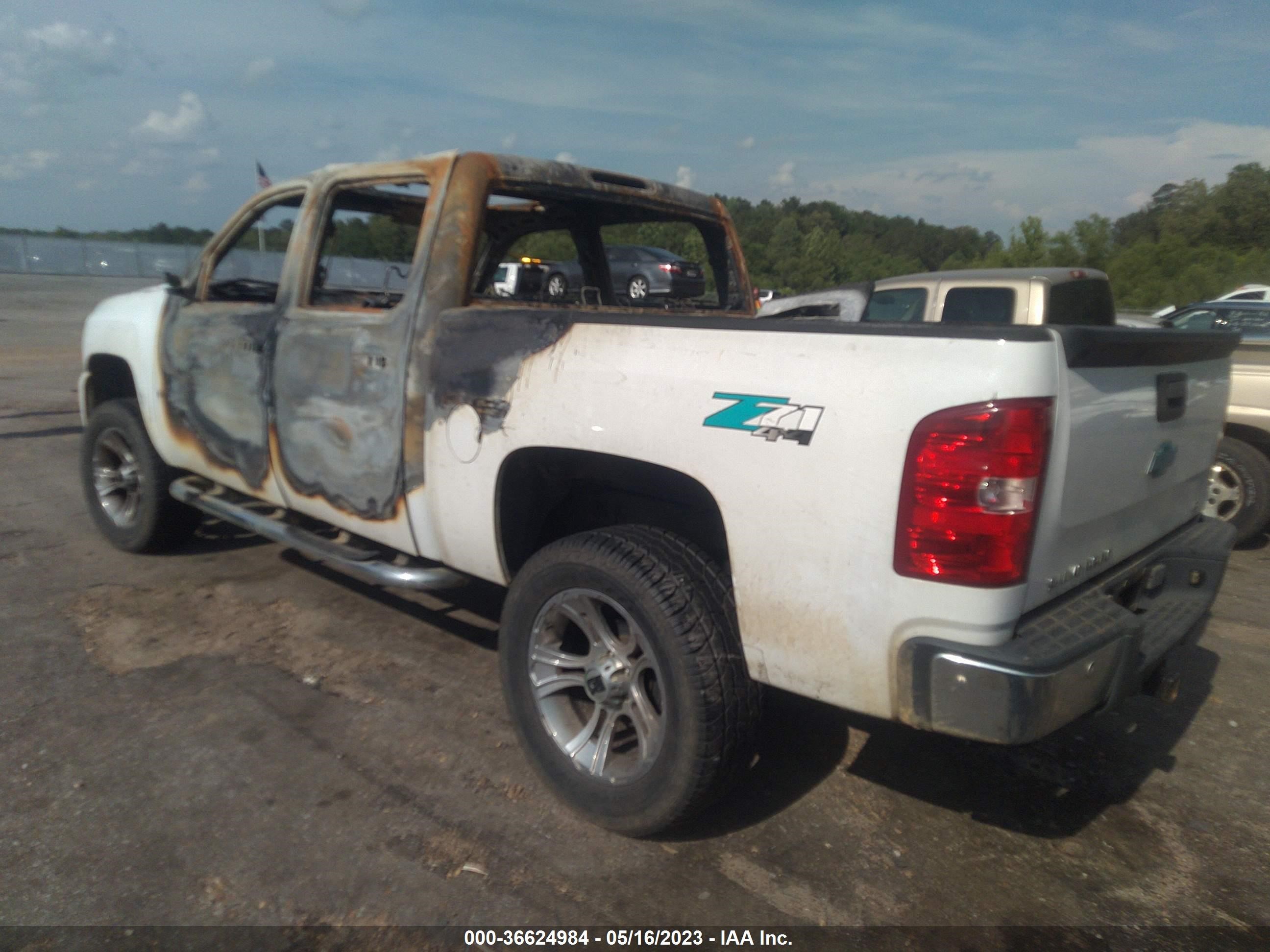 Photo 2 VIN: 2GCEK13M971605119 - CHEVROLET SILVERADO 