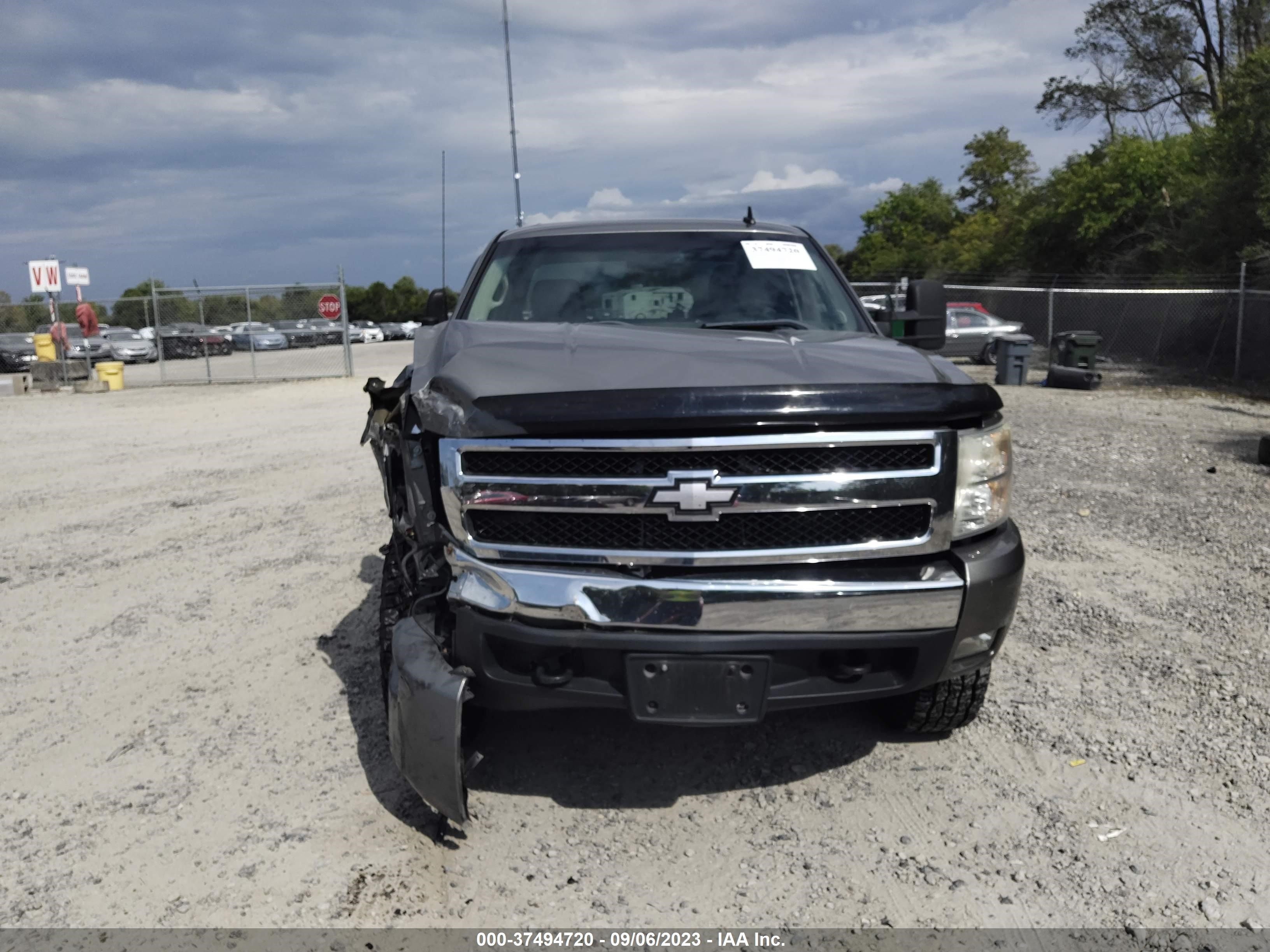 Photo 11 VIN: 2GCEK13M981109822 - CHEVROLET SILVERADO 