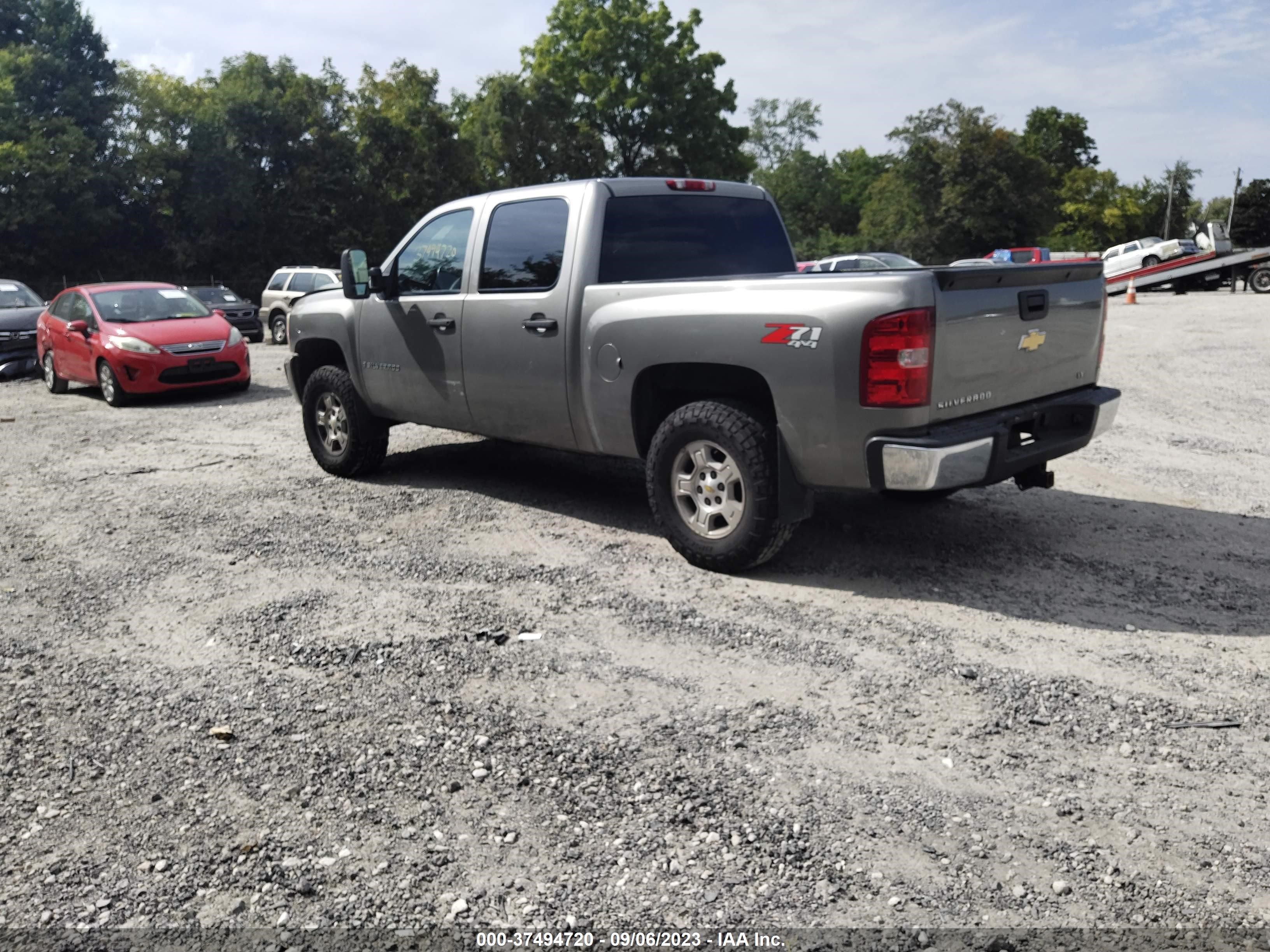 Photo 2 VIN: 2GCEK13M981109822 - CHEVROLET SILVERADO 