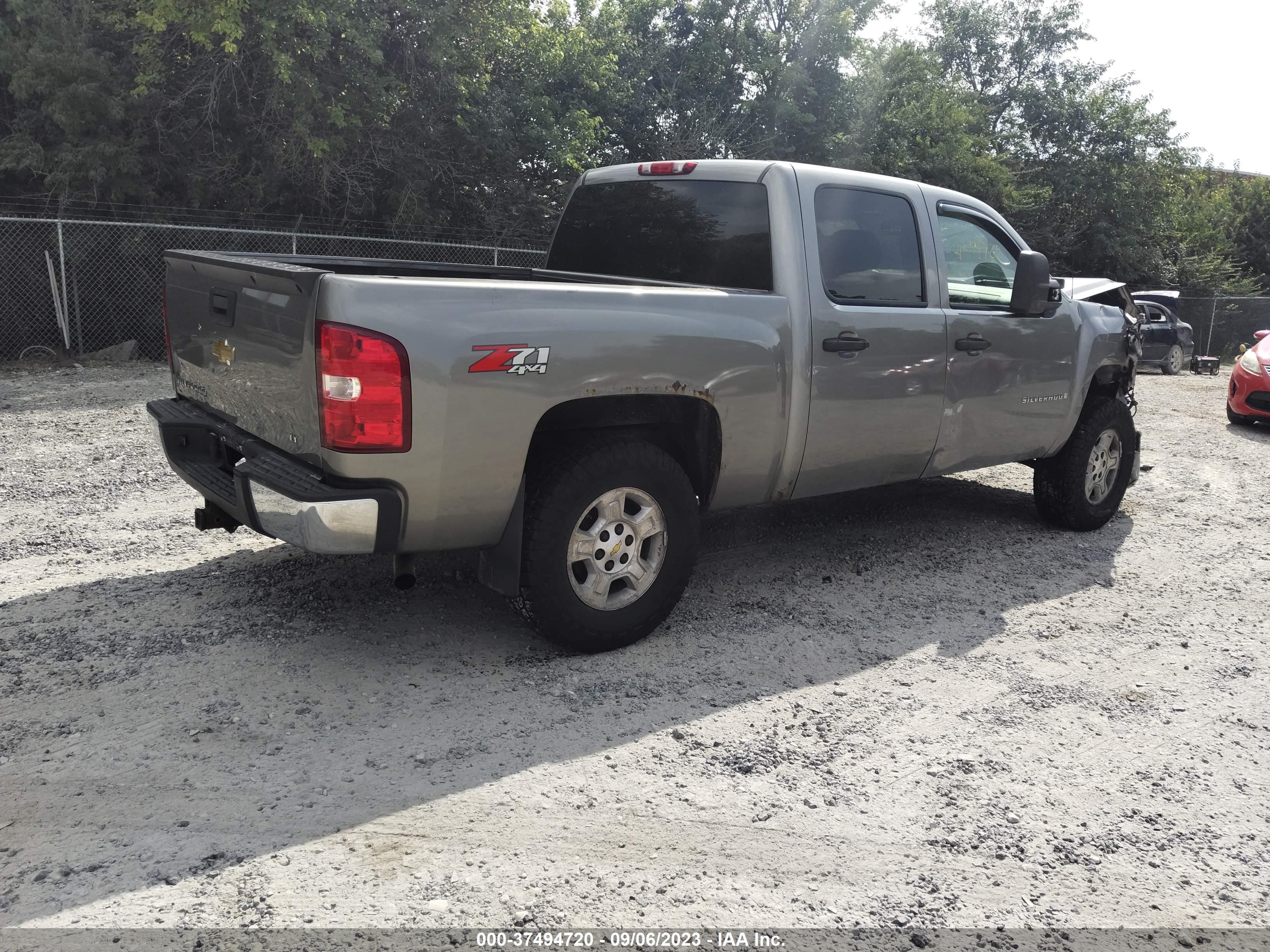 Photo 3 VIN: 2GCEK13M981109822 - CHEVROLET SILVERADO 