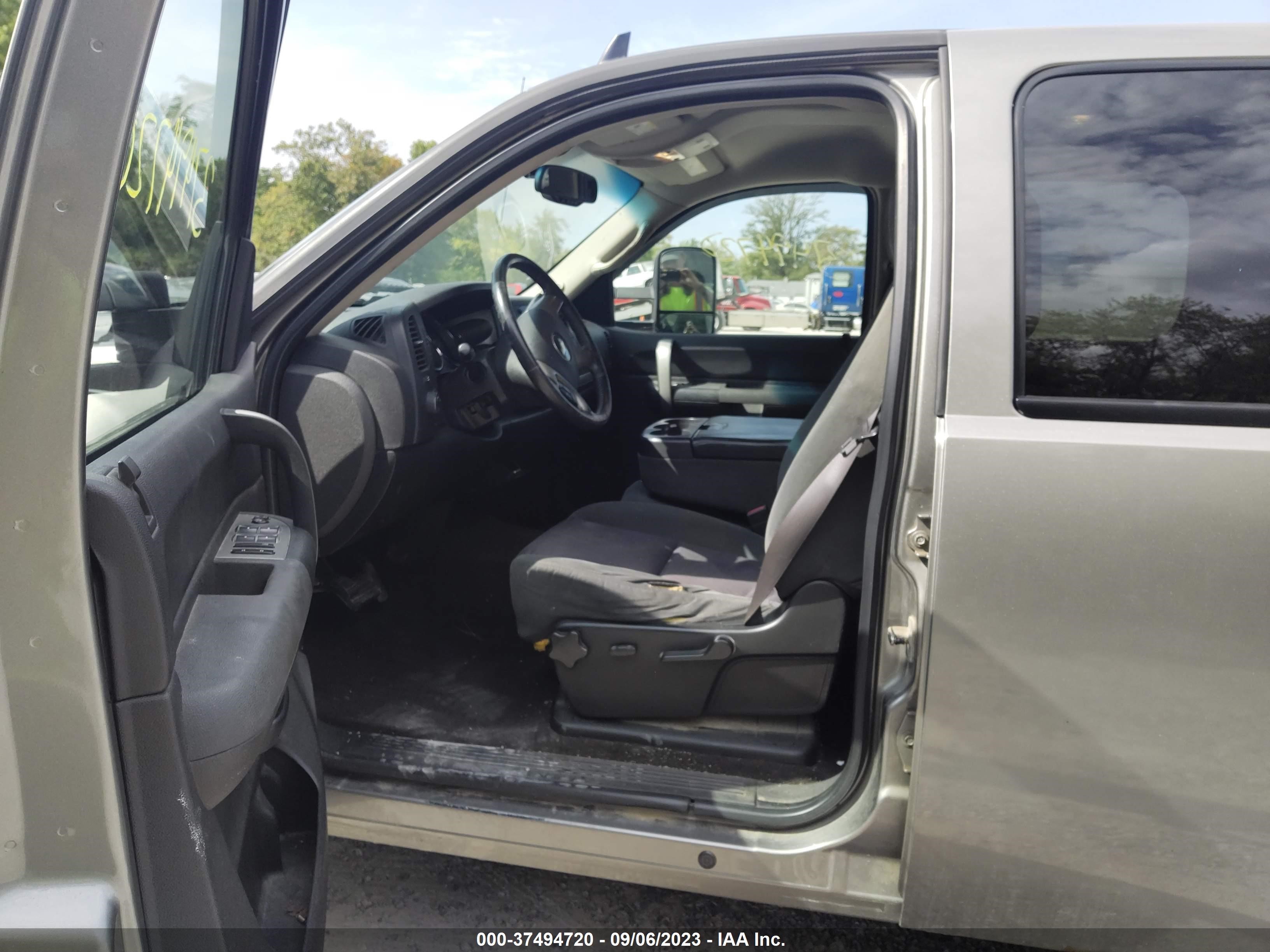 Photo 4 VIN: 2GCEK13M981109822 - CHEVROLET SILVERADO 