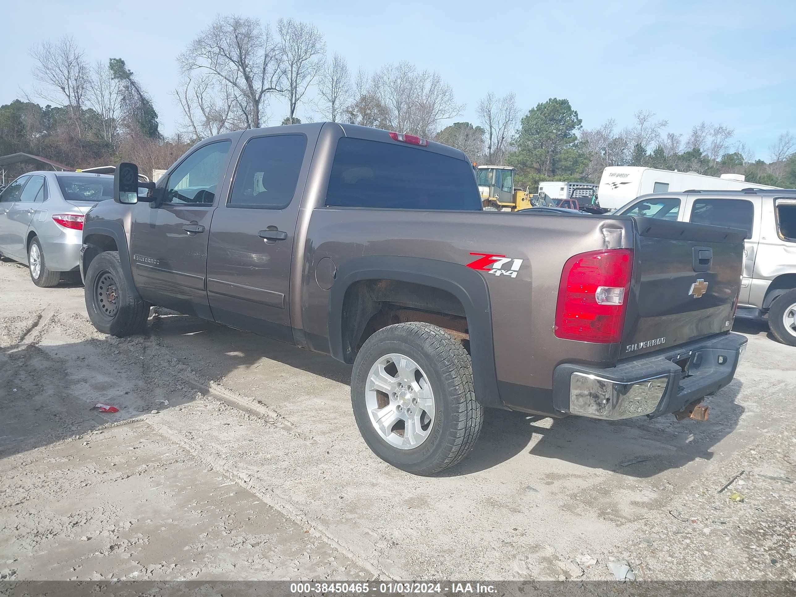 Photo 2 VIN: 2GCEK13MX71567030 - CHEVROLET SILVERADO 