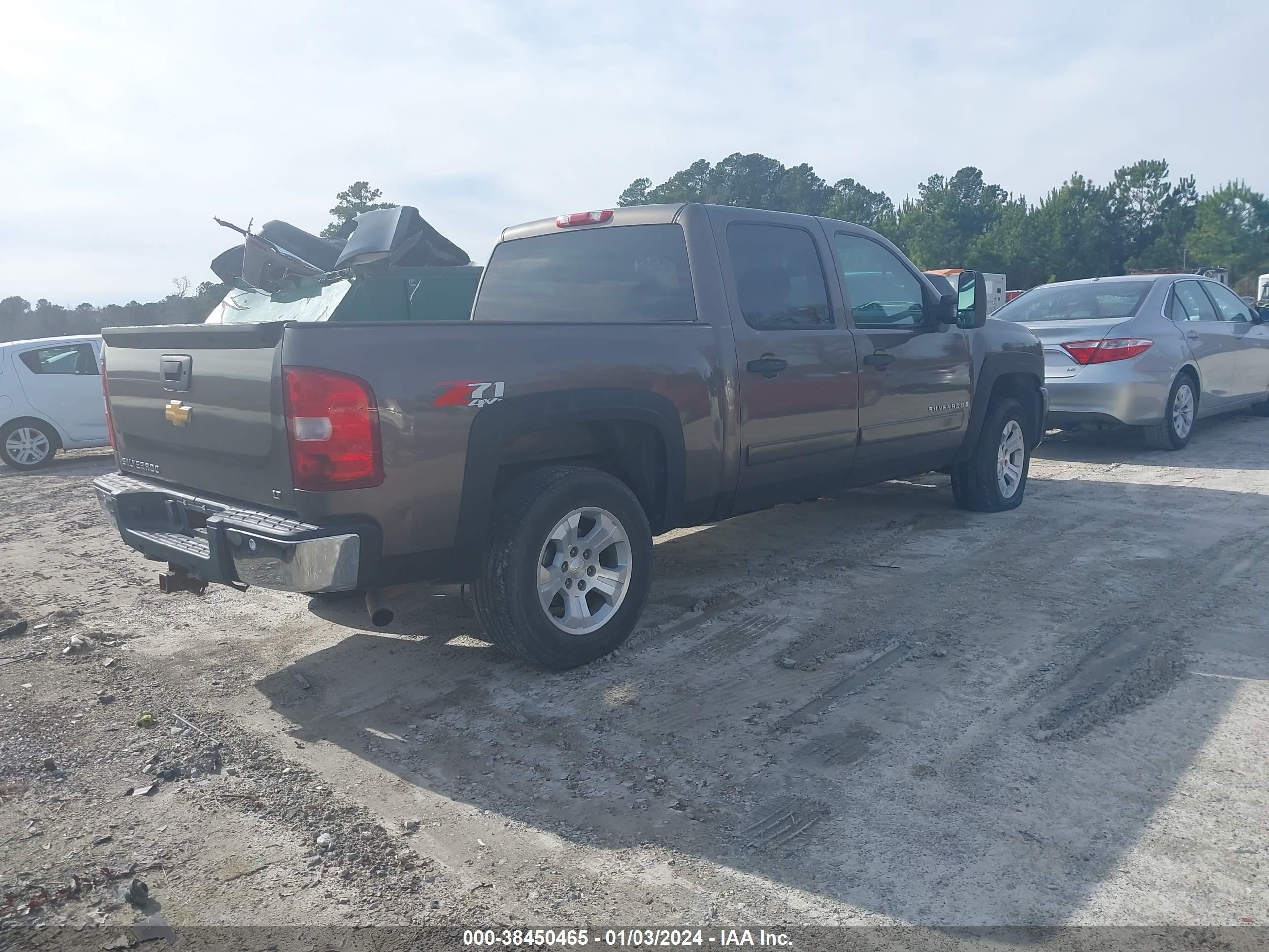 Photo 3 VIN: 2GCEK13MX71567030 - CHEVROLET SILVERADO 