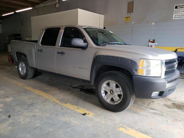 Photo 3 VIN: 2GCEK13MX71666558 - CHEVROLET SILVERADO 