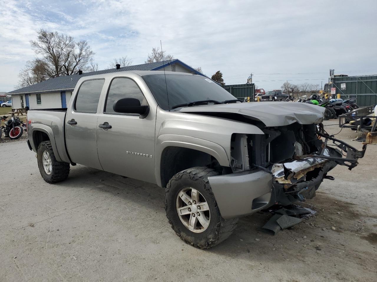 Photo 3 VIN: 2GCEK13MX81135846 - CHEVROLET SILVERADO 