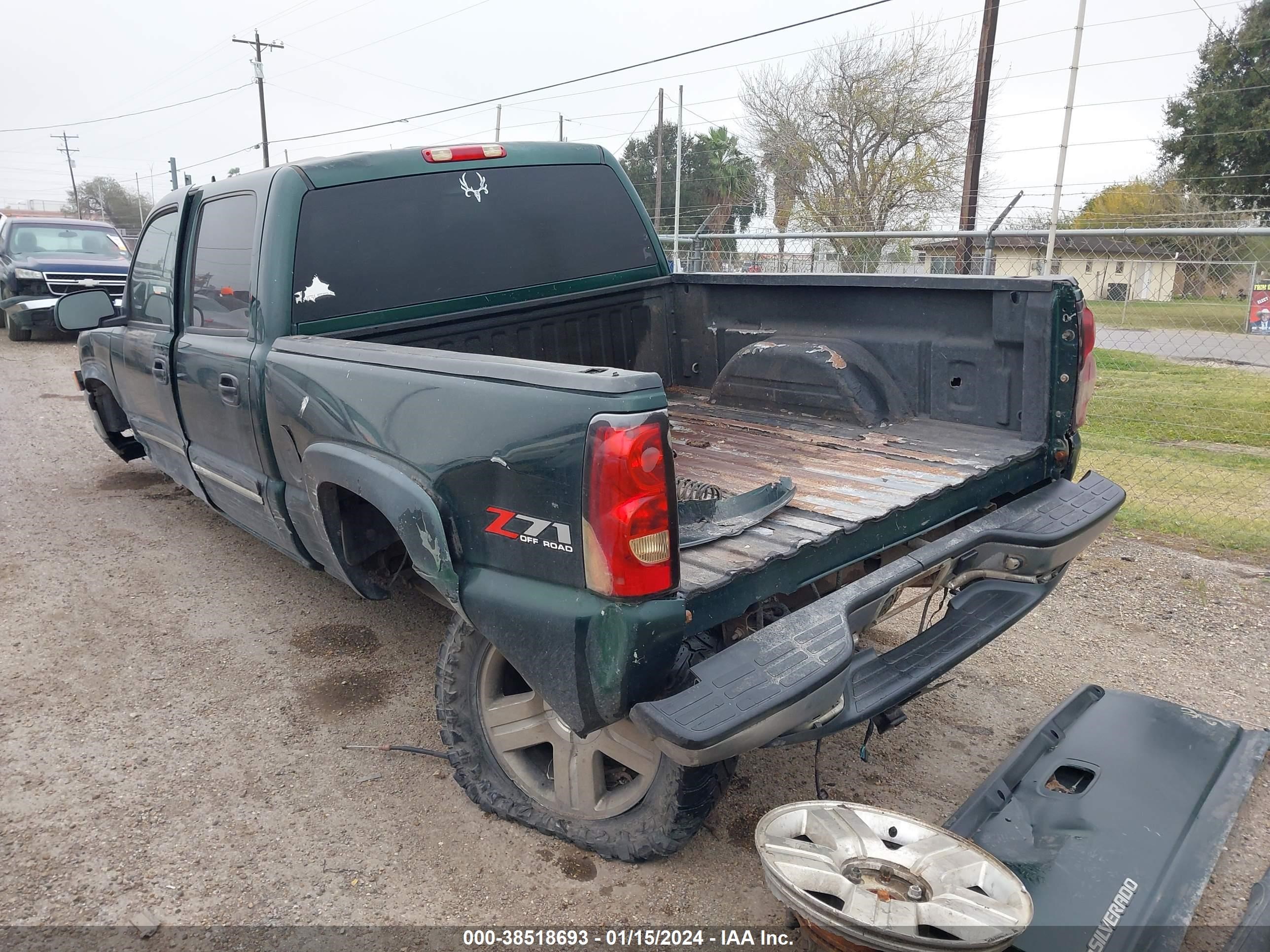 Photo 3 VIN: 2GCEK13T061222207 - CHEVROLET SILVERADO 