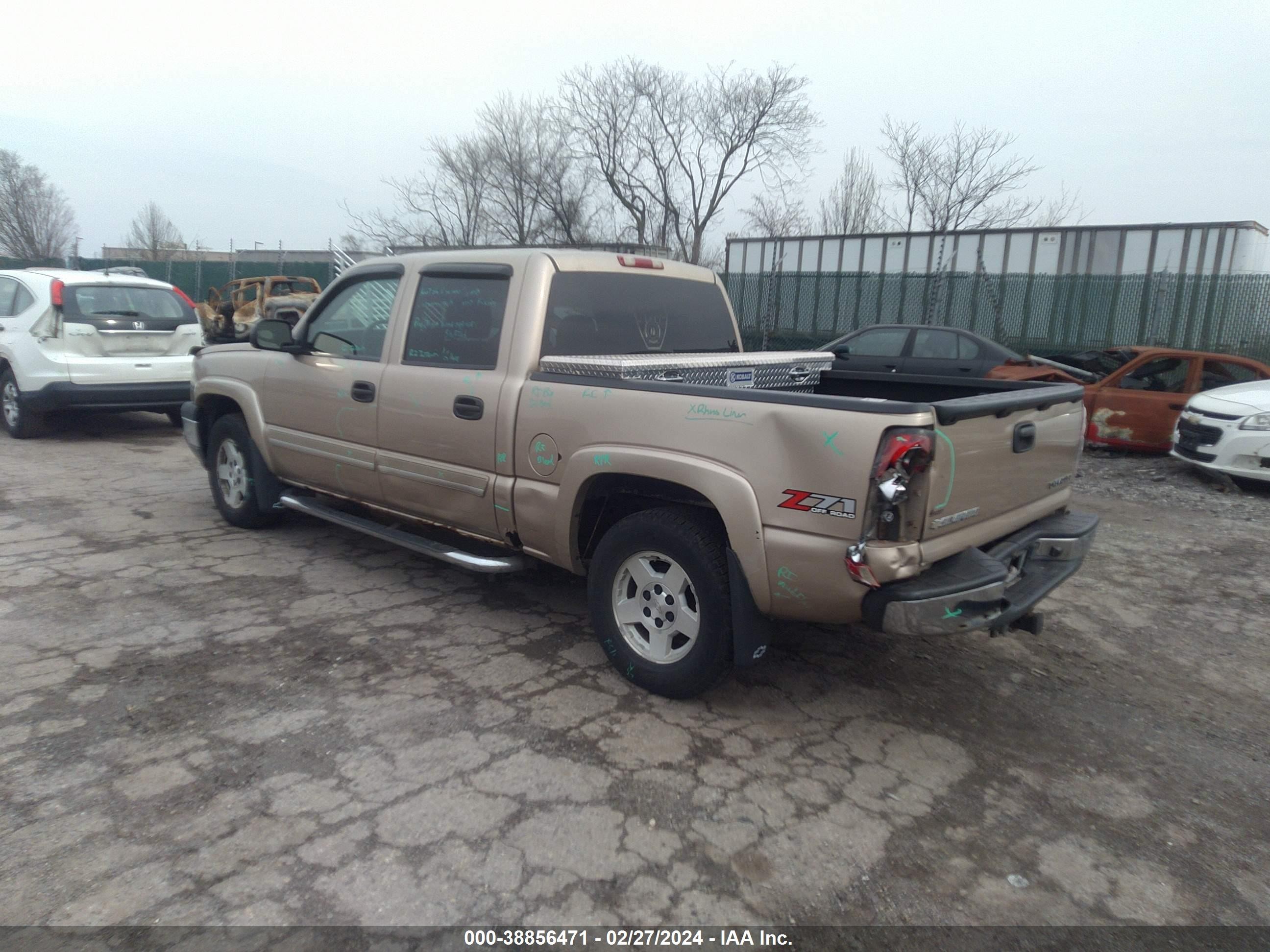 Photo 2 VIN: 2GCEK13T251228413 - CHEVROLET SILVERADO 