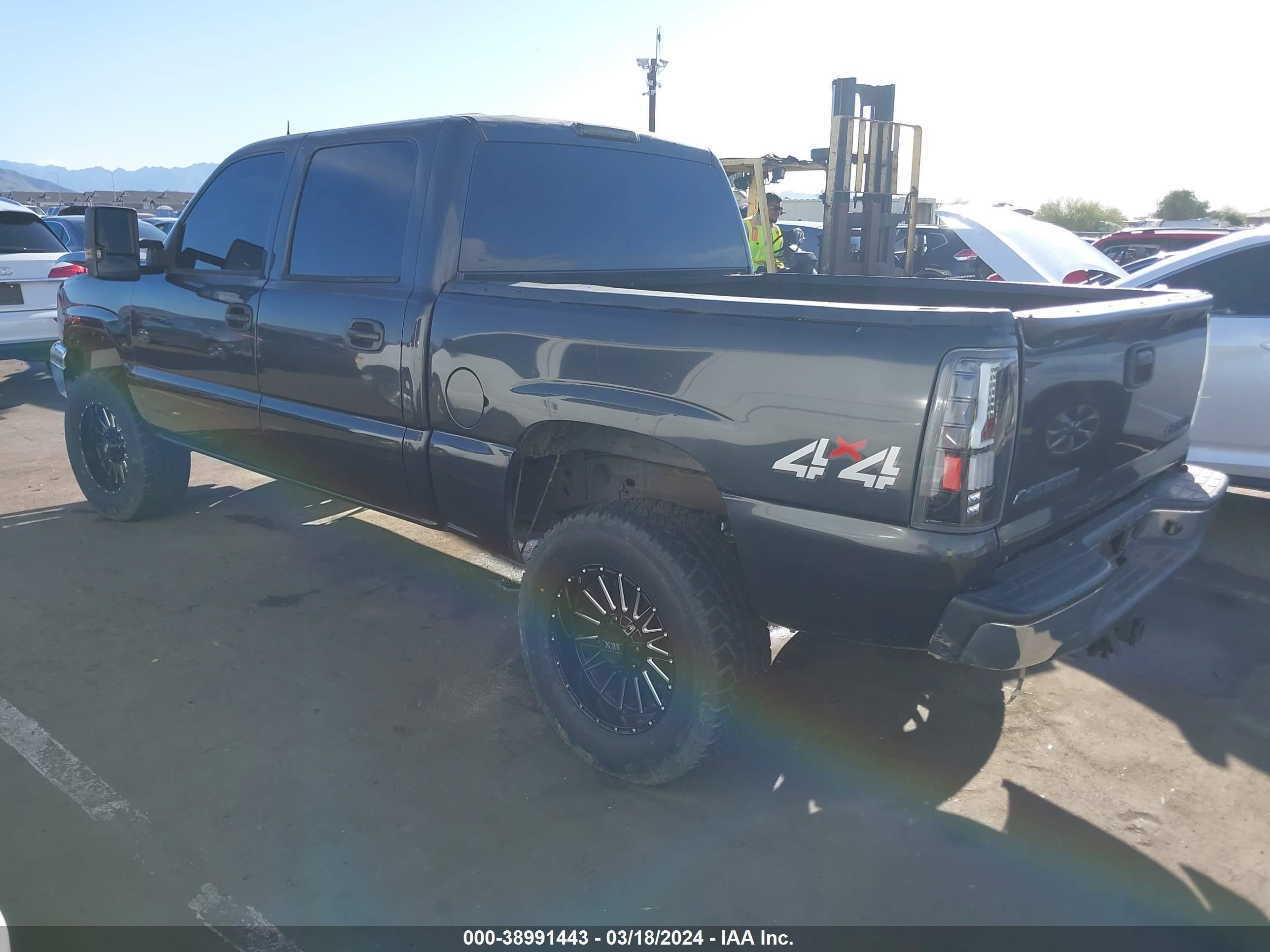 Photo 2 VIN: 2GCEK13T441346199 - CHEVROLET SILVERADO 