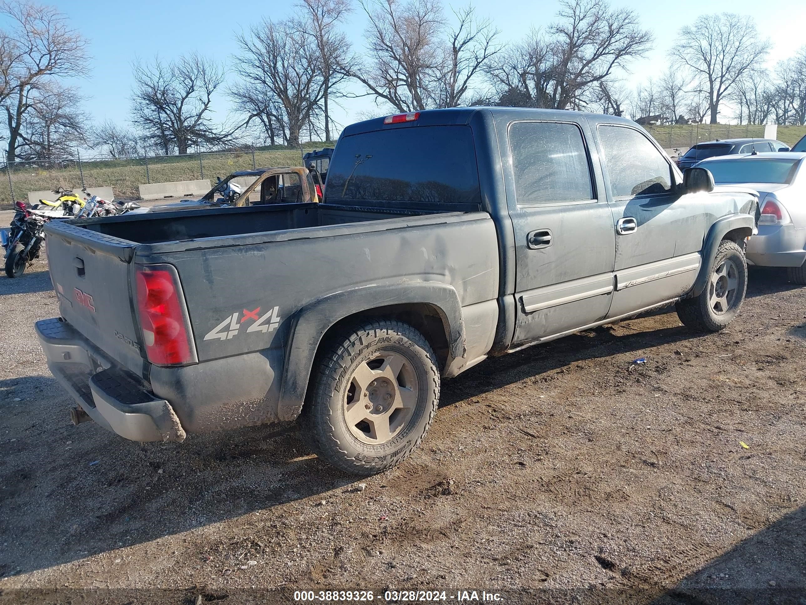 Photo 3 VIN: 2GCEK13T651262886 - CHEVROLET SILVERADO 