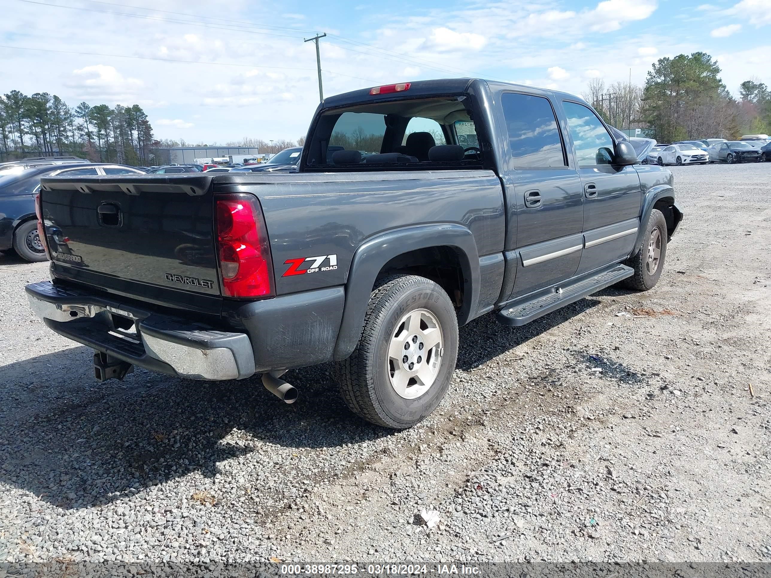 Photo 3 VIN: 2GCEK13T651271555 - CHEVROLET SILVERADO 