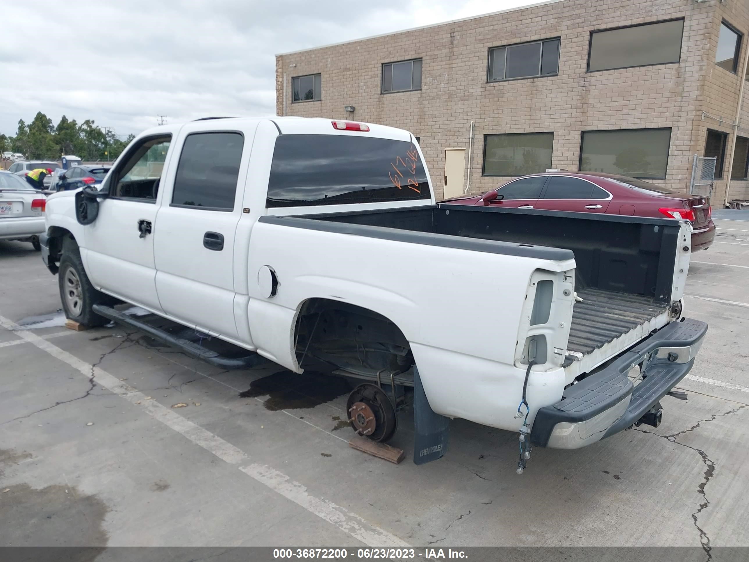 Photo 2 VIN: 2GCEK13T761180151 - CHEVROLET SILVERADO 