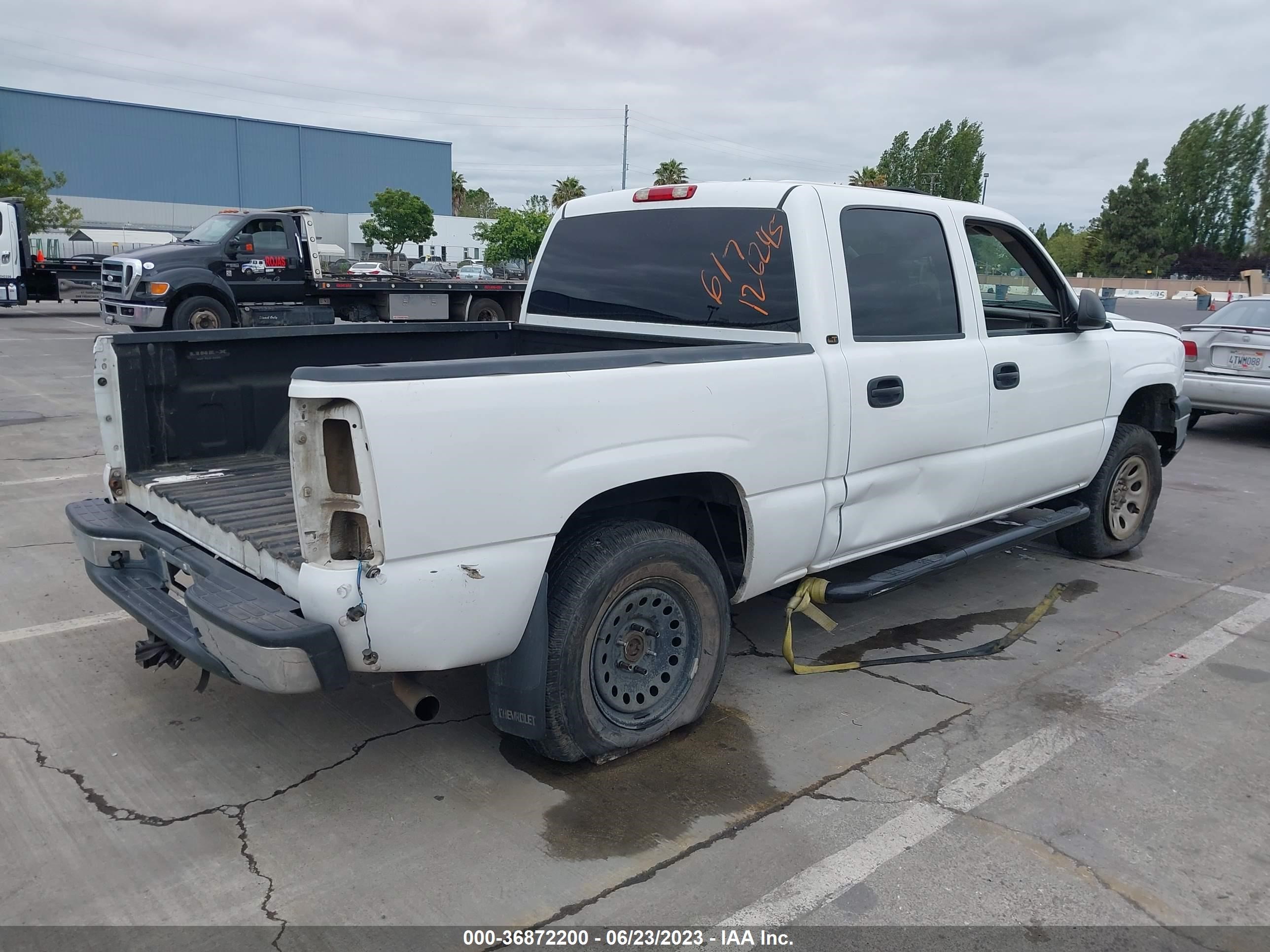 Photo 3 VIN: 2GCEK13T761180151 - CHEVROLET SILVERADO 