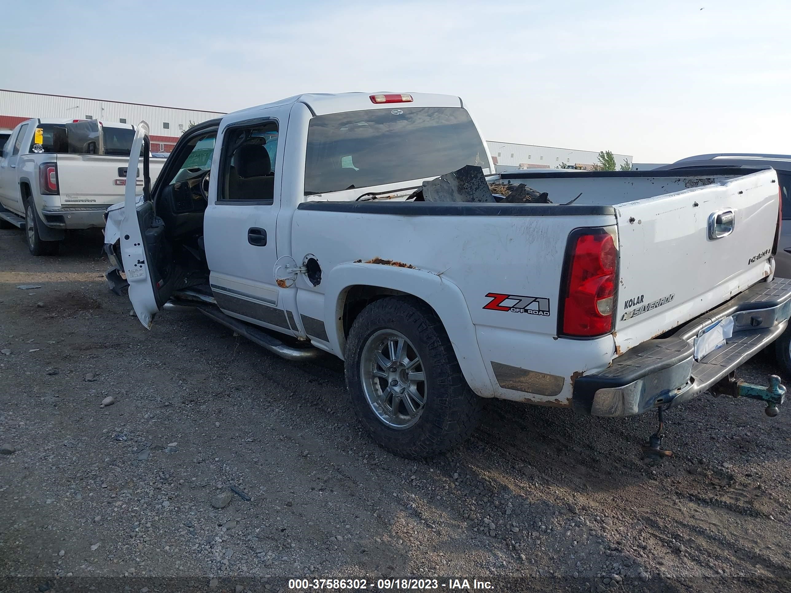 Photo 2 VIN: 2GCEK13T851288082 - CHEVROLET SILVERADO 