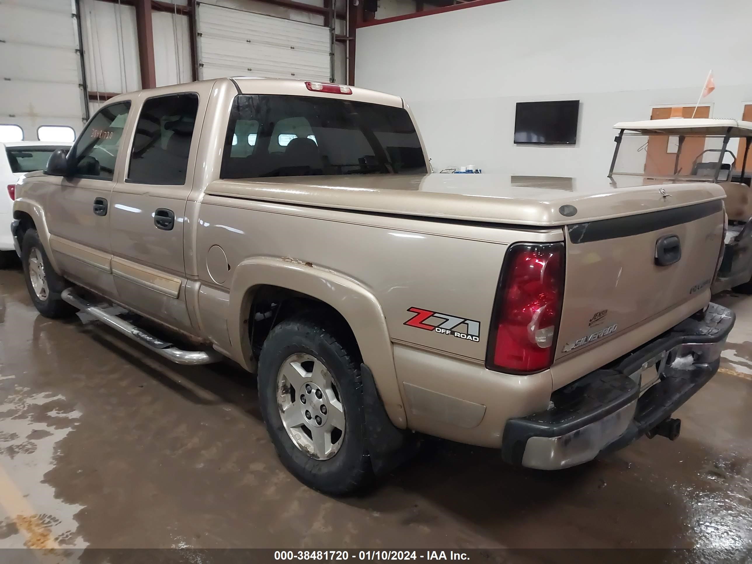 Photo 2 VIN: 2GCEK13T941412133 - CHEVROLET SILVERADO 