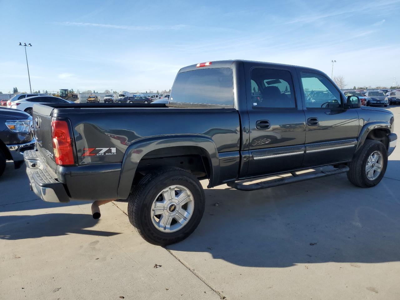 Photo 2 VIN: 2GCEK13TX51125434 - CHEVROLET SILVERADO 