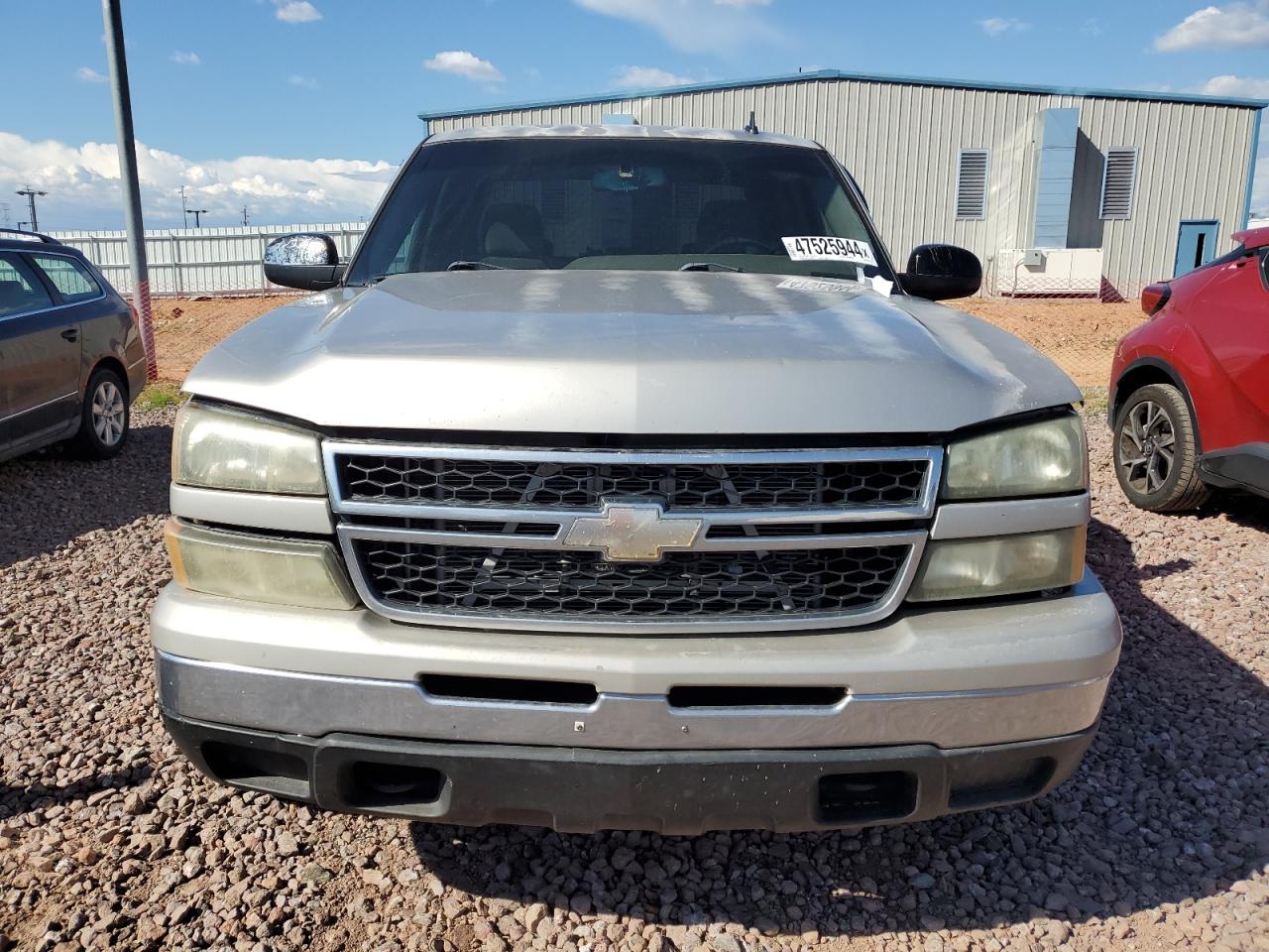 Photo 4 VIN: 2GCEK13TX61101670 - CHEVROLET SILVERADO 