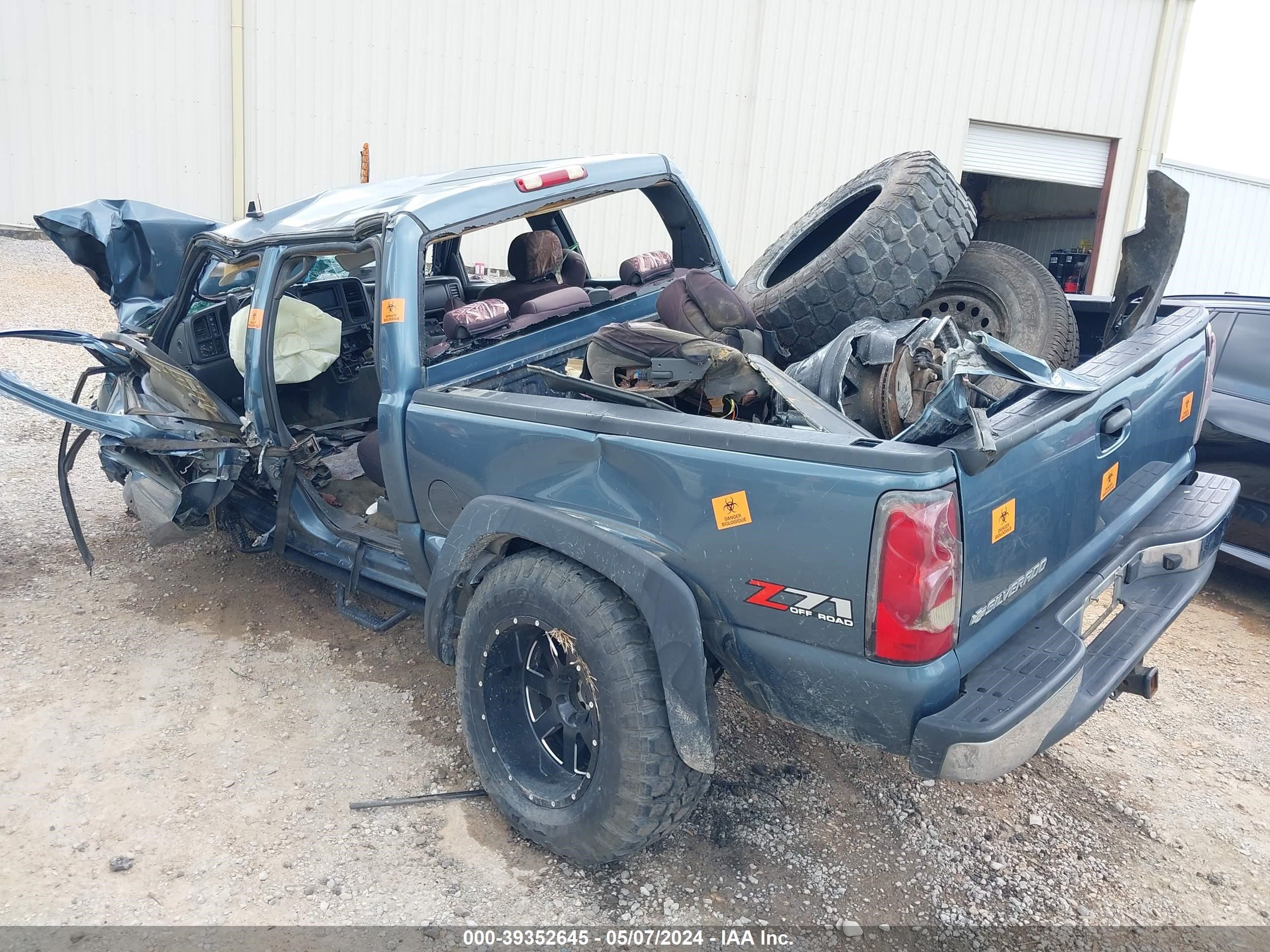 Photo 2 VIN: 2GCEK13Z071120380 - CHEVROLET SILVERADO 