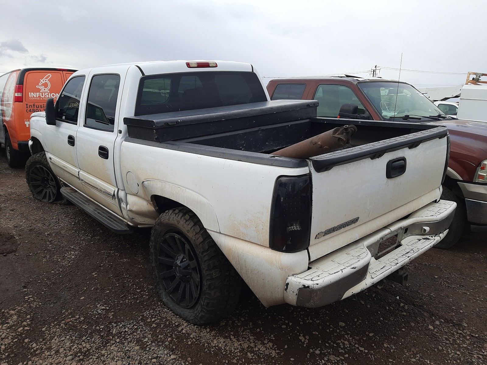 Photo 2 VIN: 2GCEK13Z071172379 - CHEVROLET SILVERADO 