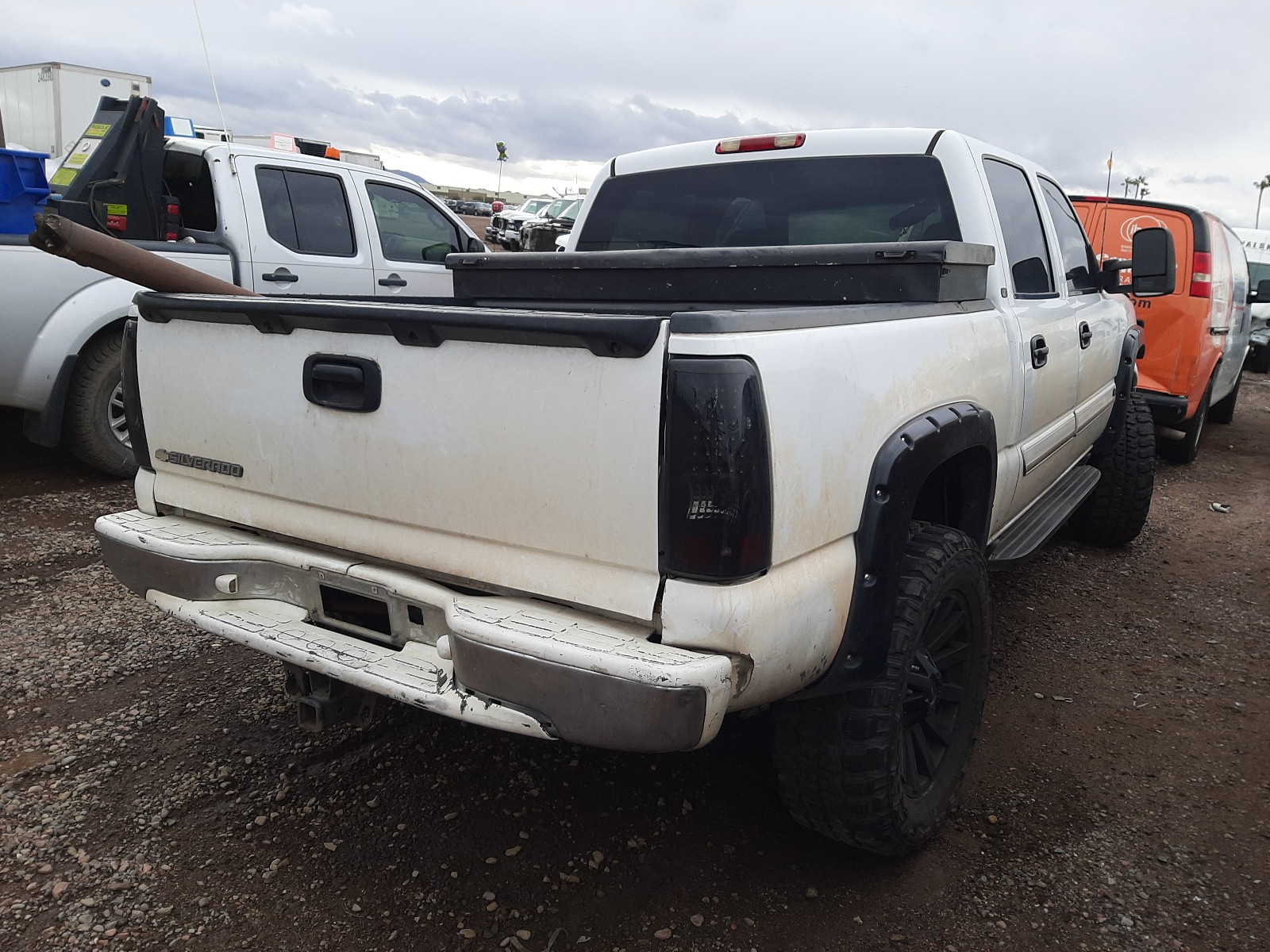 Photo 3 VIN: 2GCEK13Z071172379 - CHEVROLET SILVERADO 