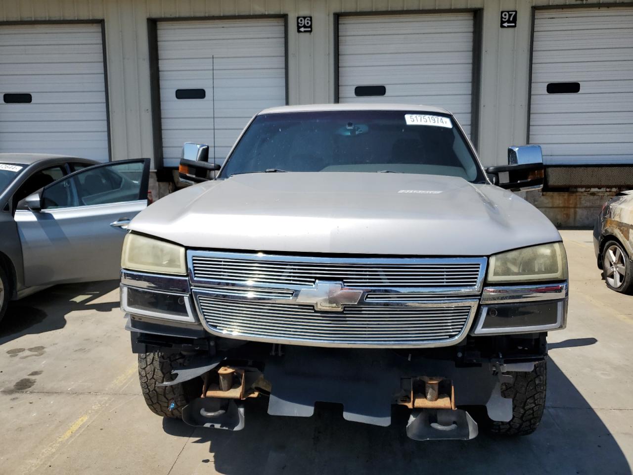 Photo 4 VIN: 2GCEK13Z271106643 - CHEVROLET SILVERADO 