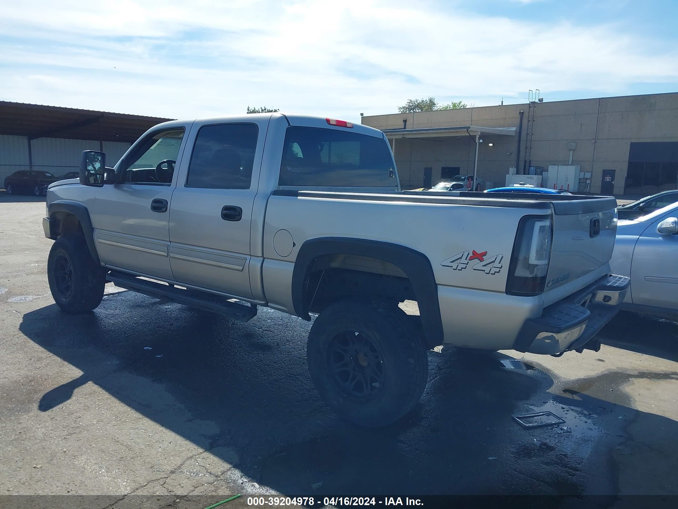 Photo 2 VIN: 2GCEK13Z471169601 - CHEVROLET SILVERADO 