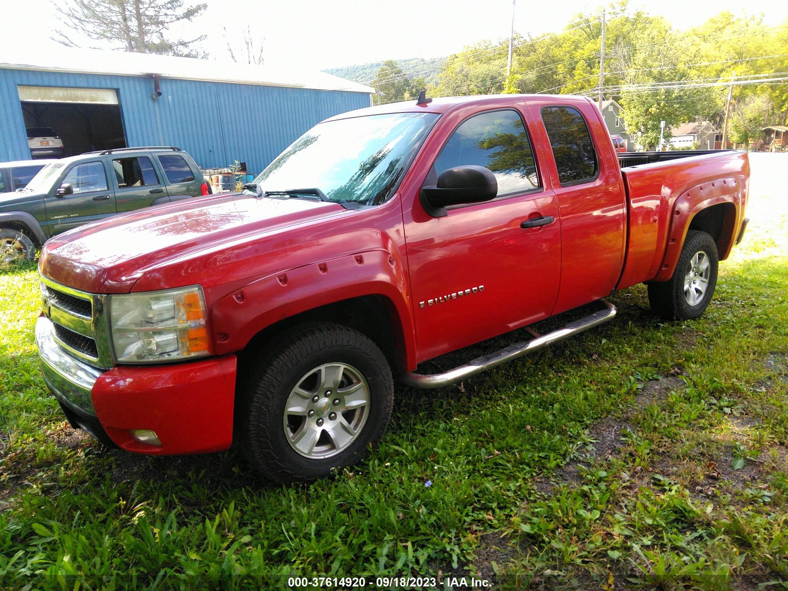 Photo 1 VIN: 2GCEK190681319556 - CHEVROLET SILVERADO 