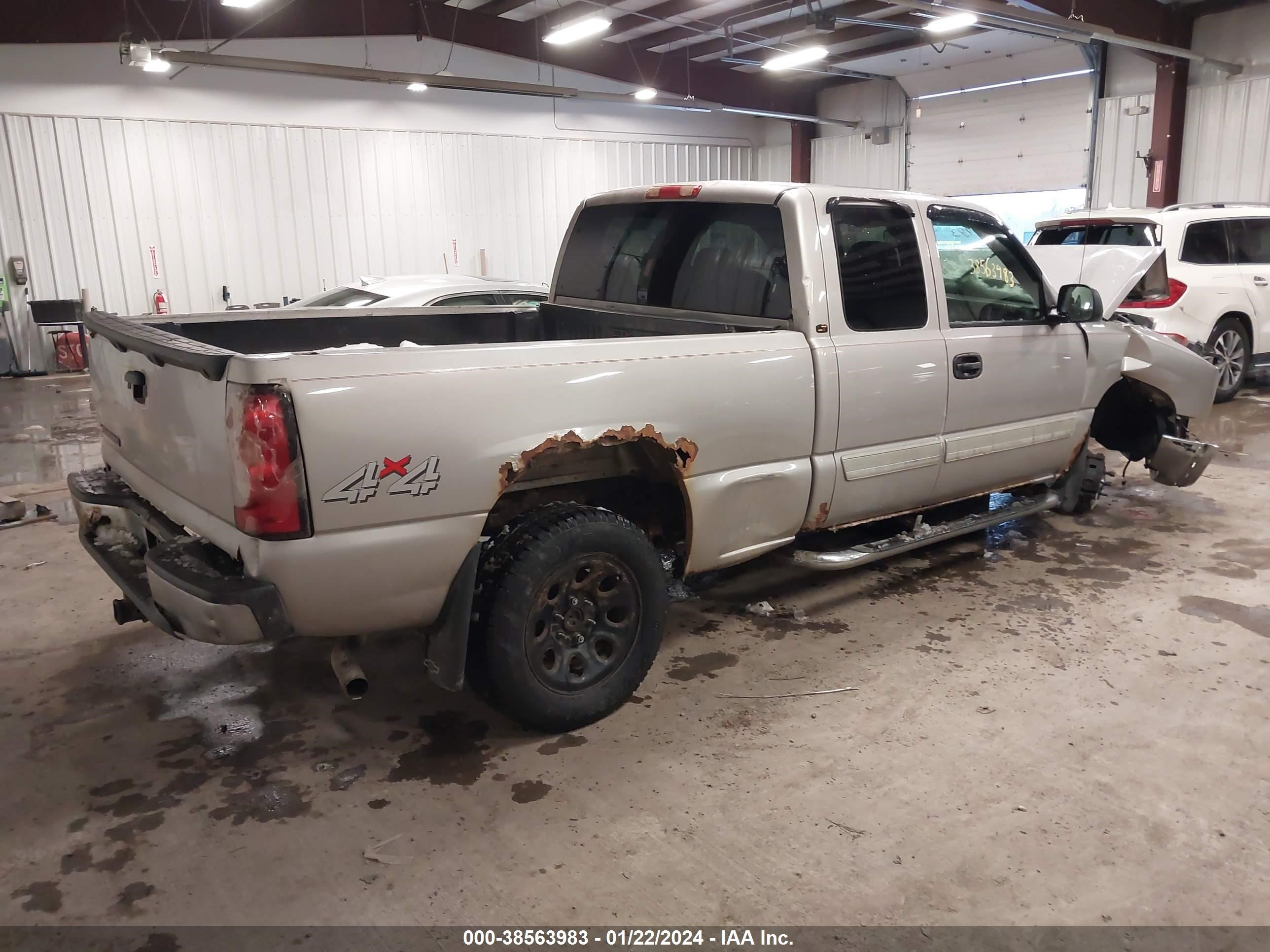 Photo 3 VIN: 2GCEK19B261107493 - CHEVROLET SILVERADO 