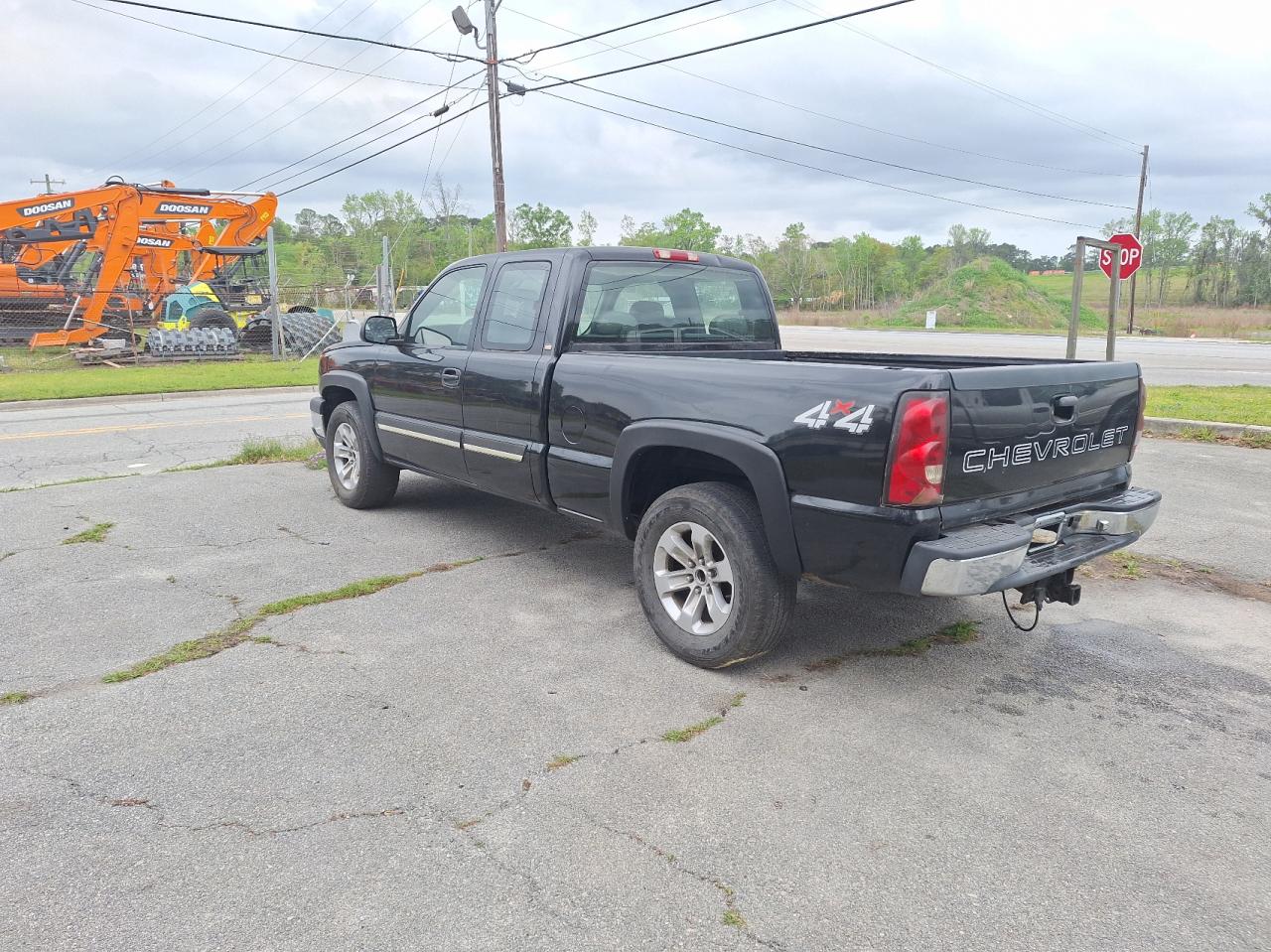 Photo 2 VIN: 2GCEK19B351250144 - CHEVROLET SILVERADO 