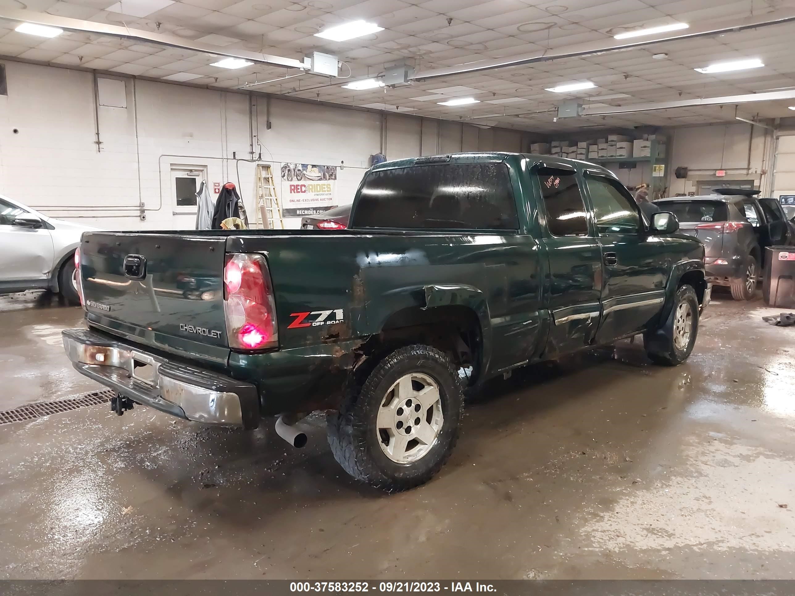 Photo 3 VIN: 2GCEK19B551328200 - CHEVROLET SILVERADO 