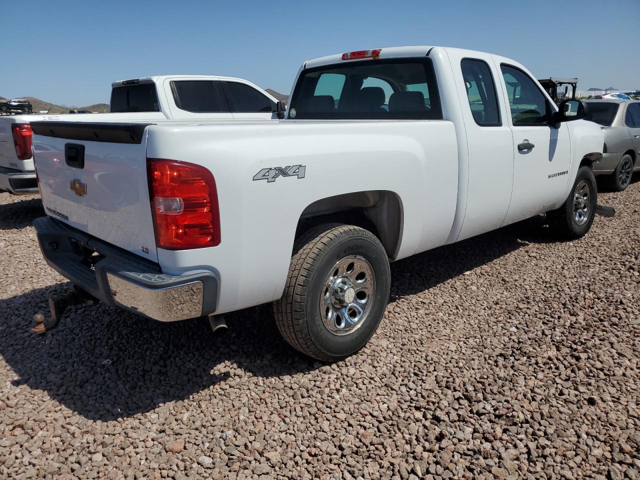 Photo 2 VIN: 2GCEK19C271673826 - CHEVROLET SILVERADO 