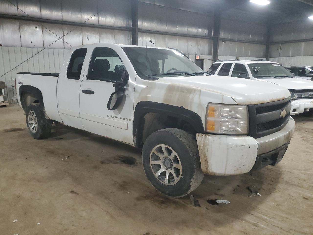 Photo 3 VIN: 2GCEK19J081105803 - CHEVROLET SILVERADO 