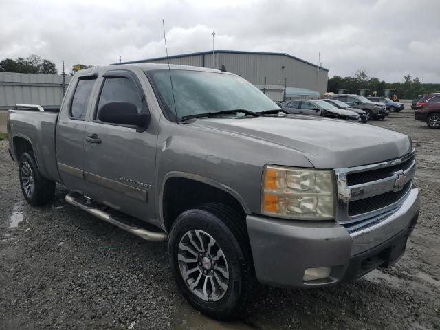 Photo 3 VIN: 2GCEK19J571613781 - CHEVROLET SILVERADO 