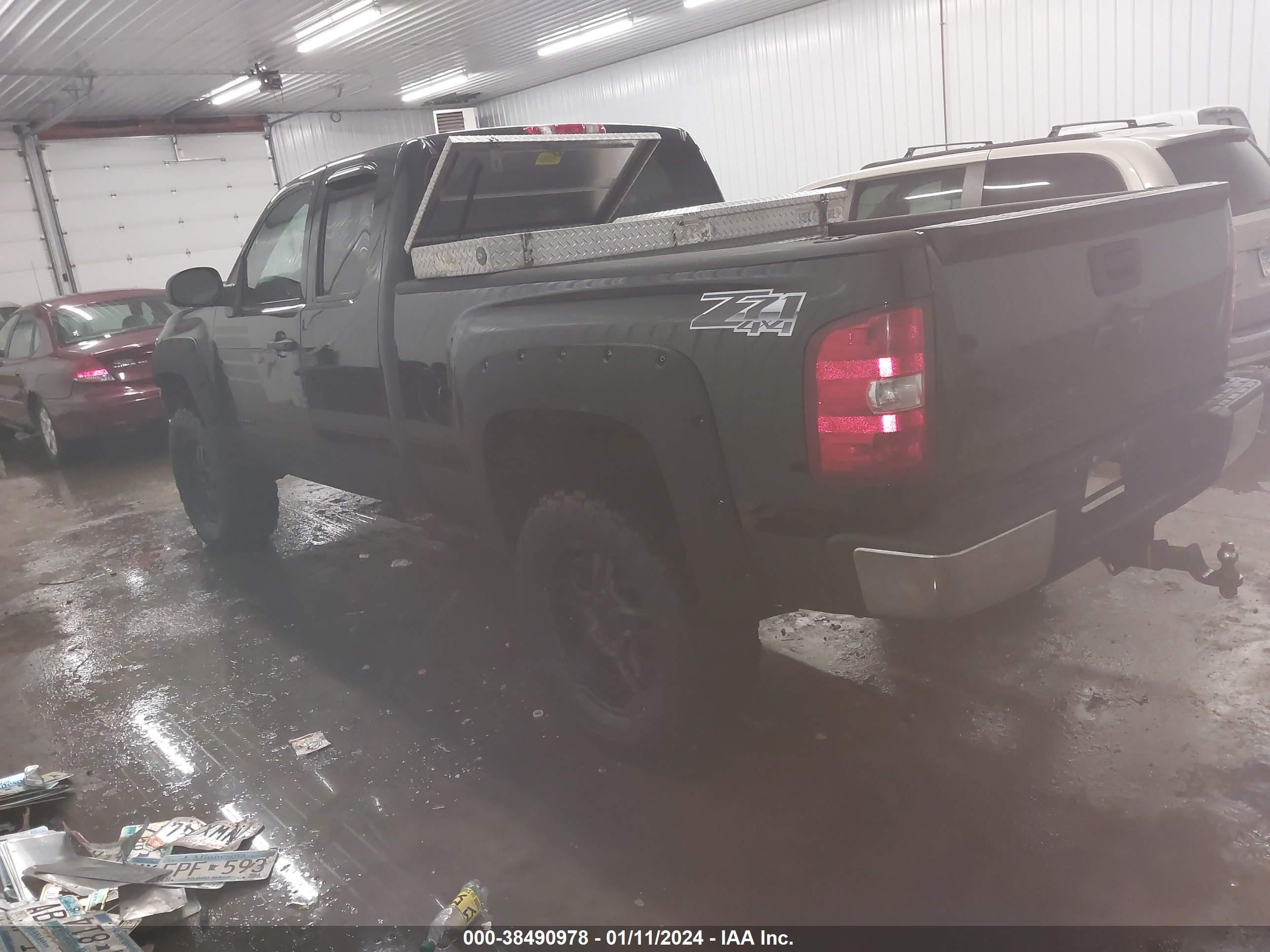 Photo 2 VIN: 2GCEK19J581276935 - CHEVROLET SILVERADO 