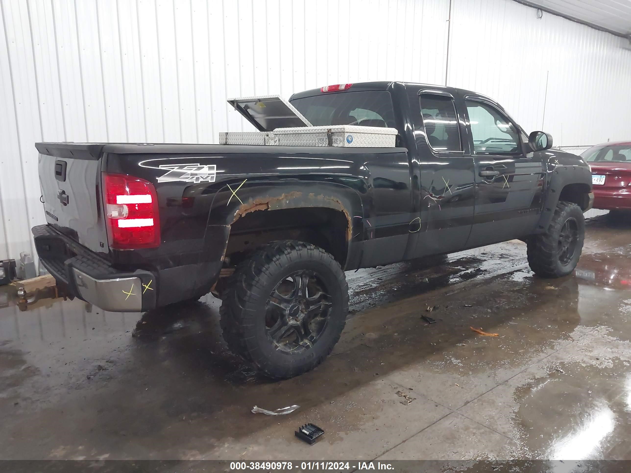 Photo 3 VIN: 2GCEK19J581276935 - CHEVROLET SILVERADO 