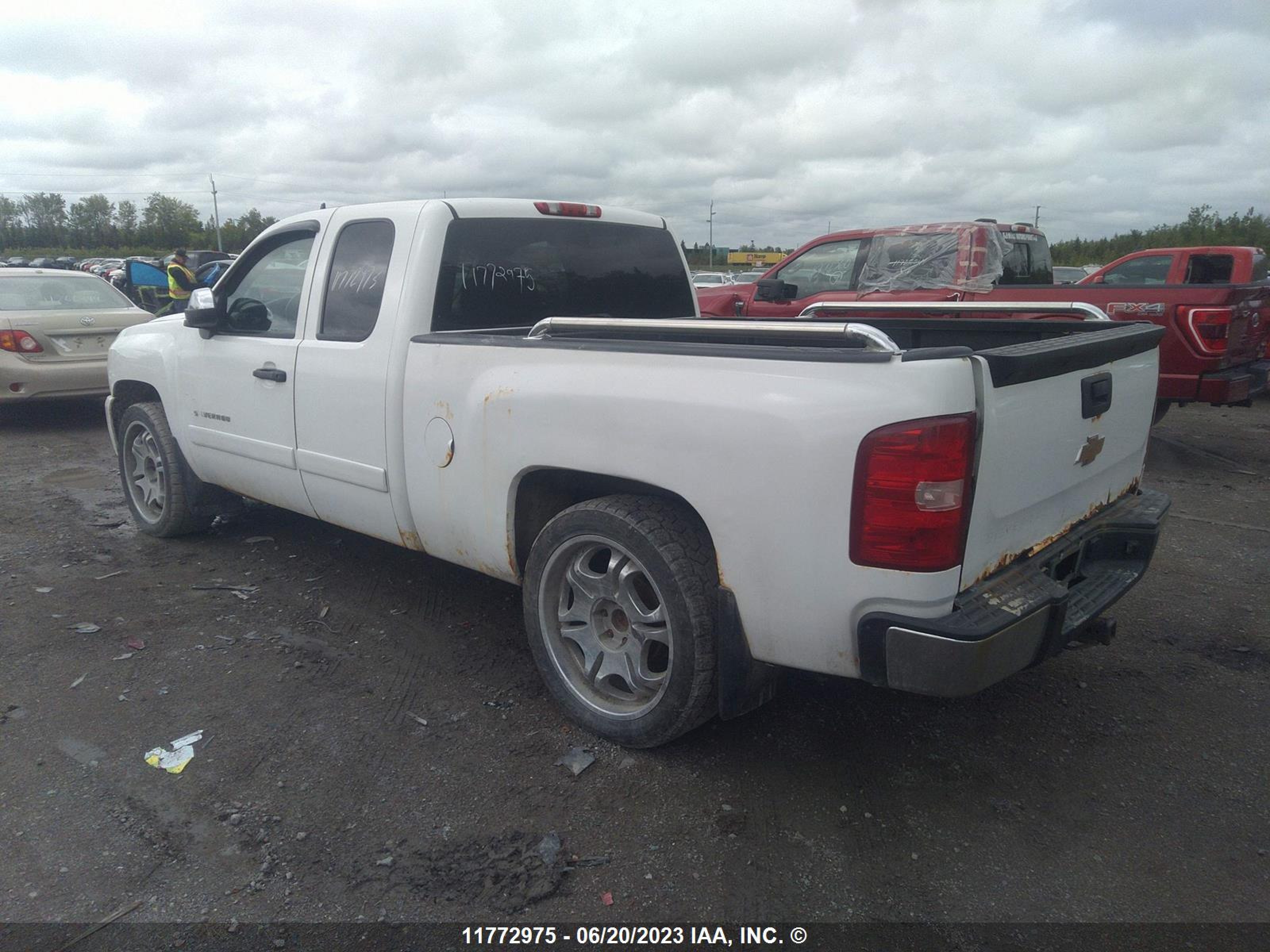 Photo 2 VIN: 2GCEK19J871570814 - CHEVROLET SILVERADO 