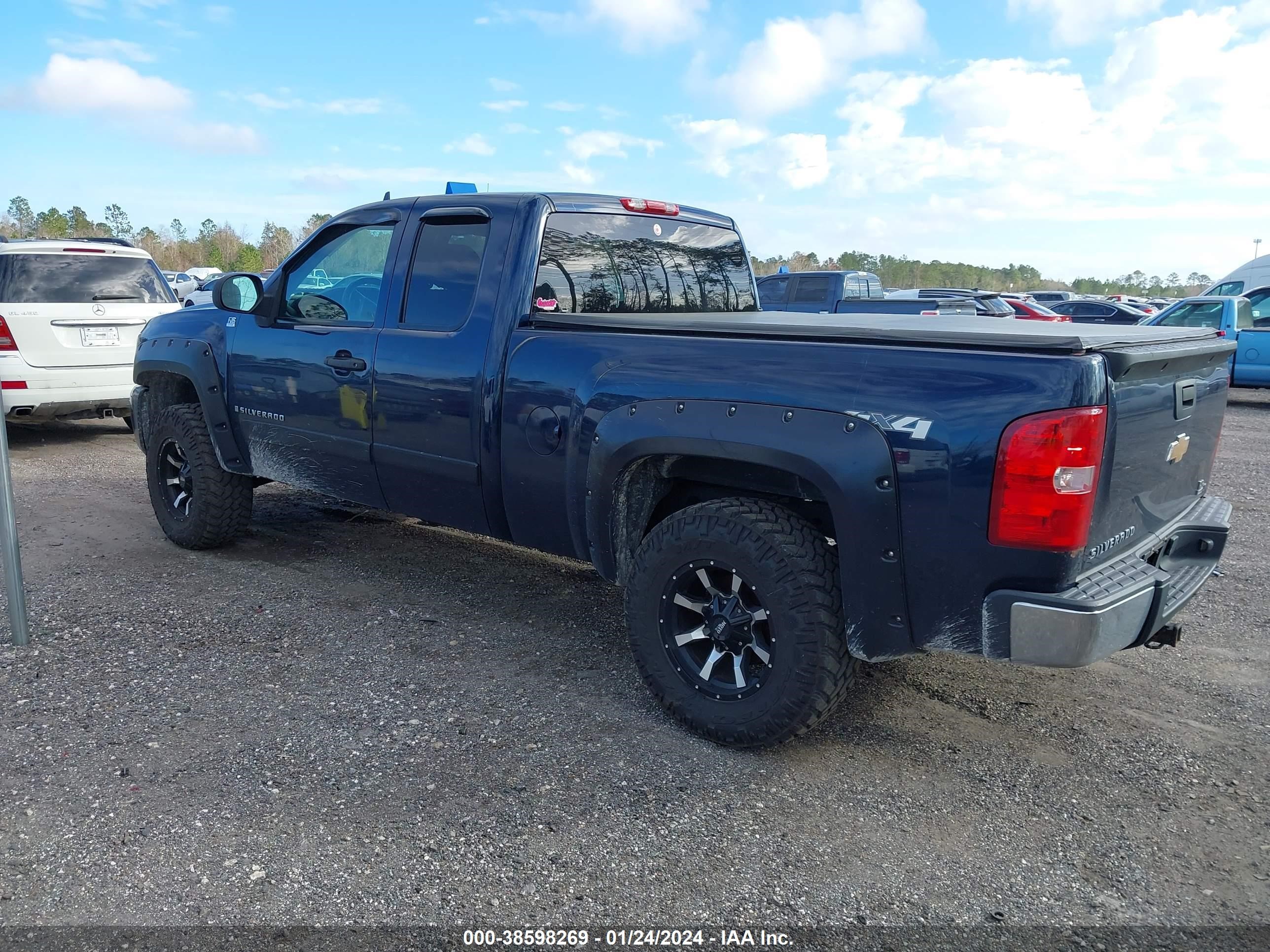 Photo 2 VIN: 2GCEK19J881206183 - CHEVROLET SILVERADO 