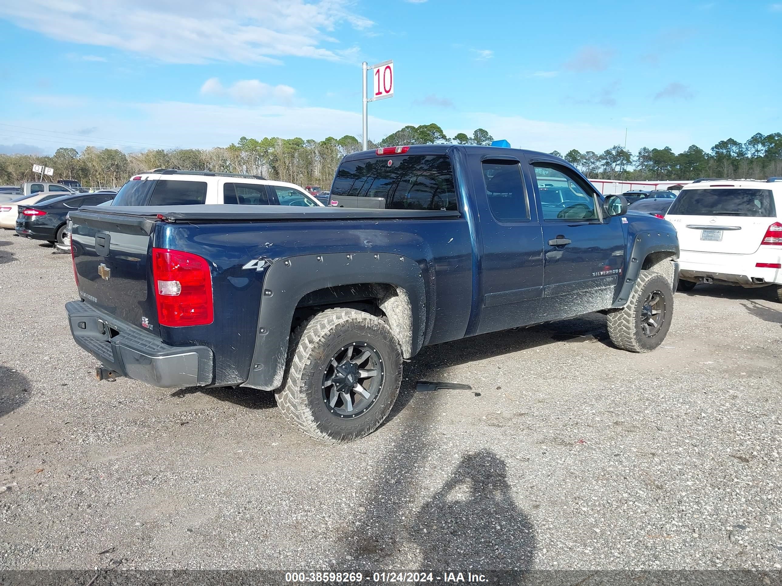 Photo 3 VIN: 2GCEK19J881206183 - CHEVROLET SILVERADO 