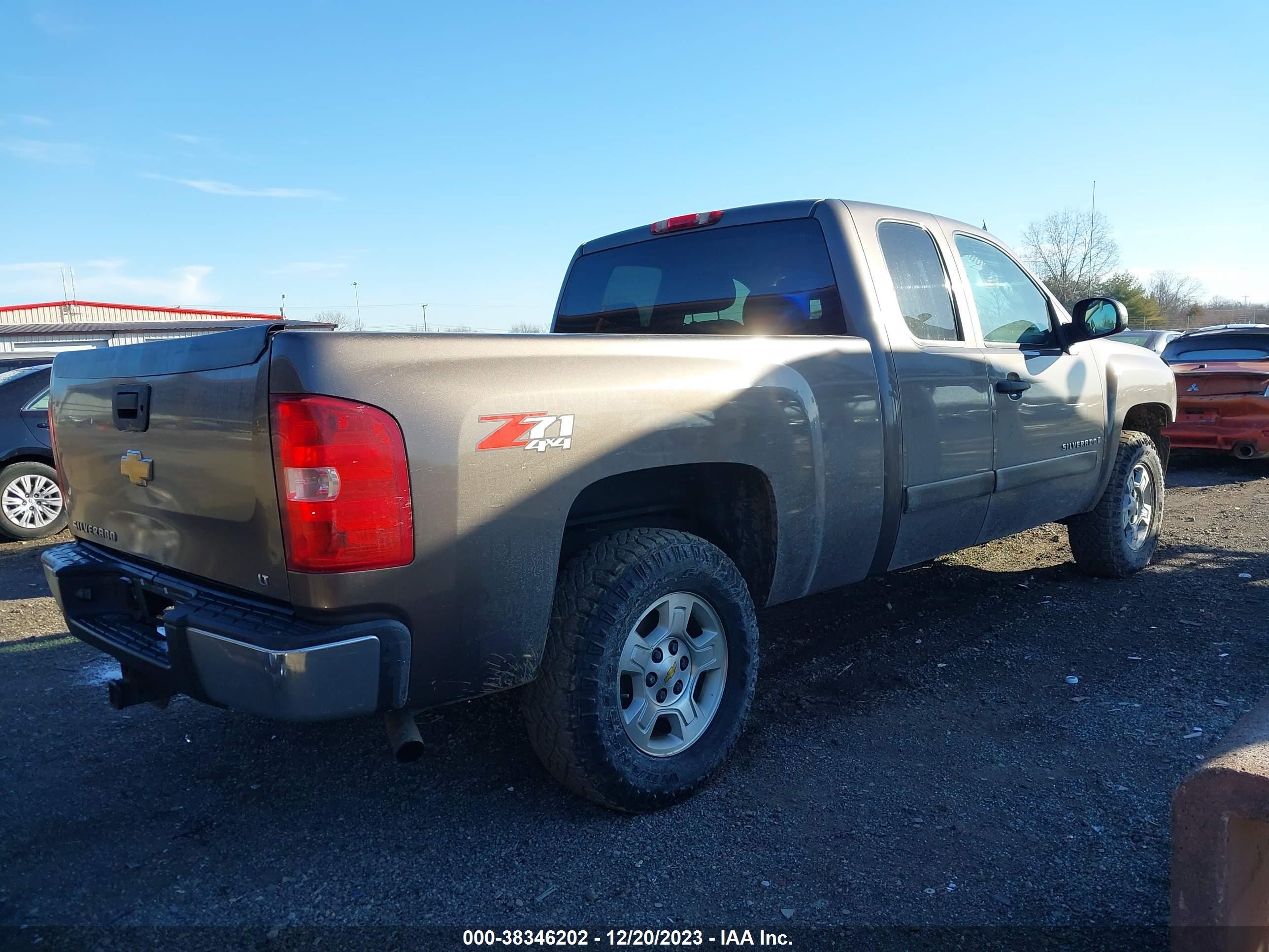 Photo 3 VIN: 2GCEK19J881223257 - CHEVROLET SILVERADO 