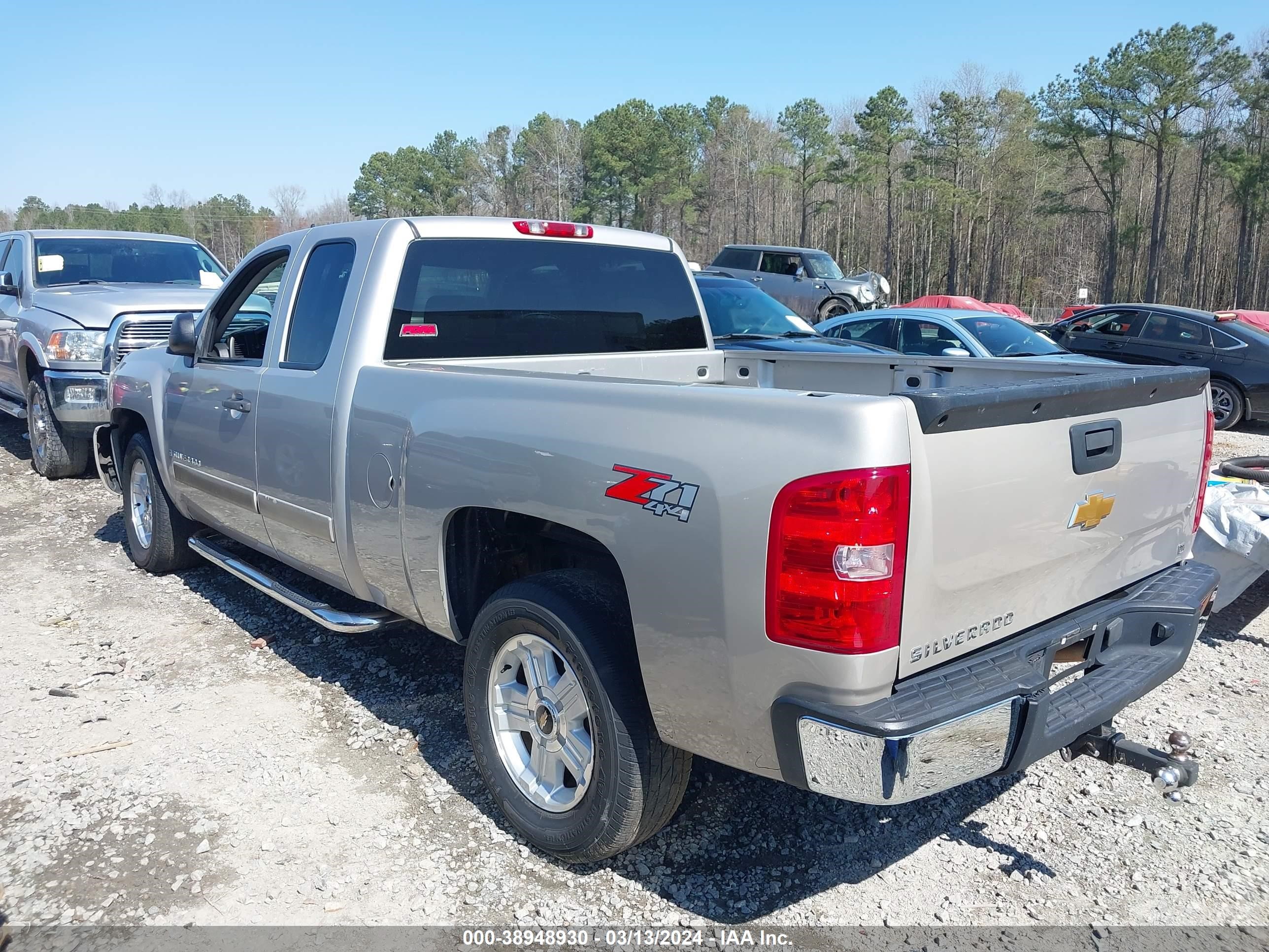 Photo 2 VIN: 2GCEK19J881270286 - CHEVROLET SILVERADO 