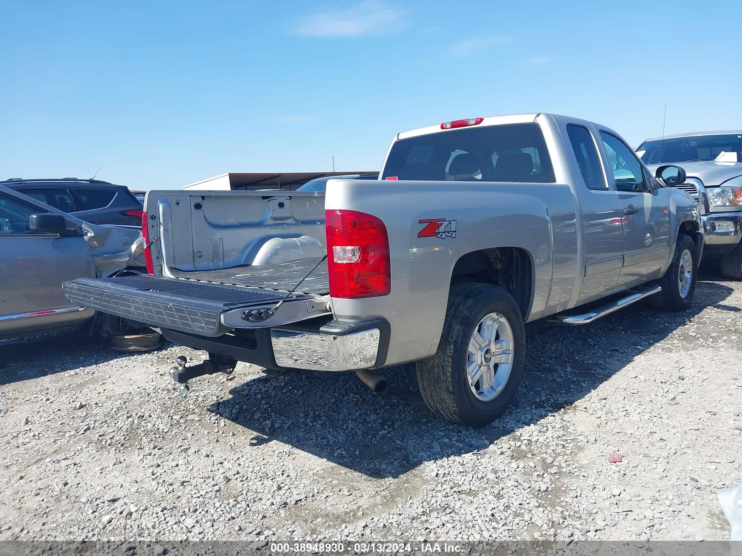 Photo 3 VIN: 2GCEK19J881270286 - CHEVROLET SILVERADO 