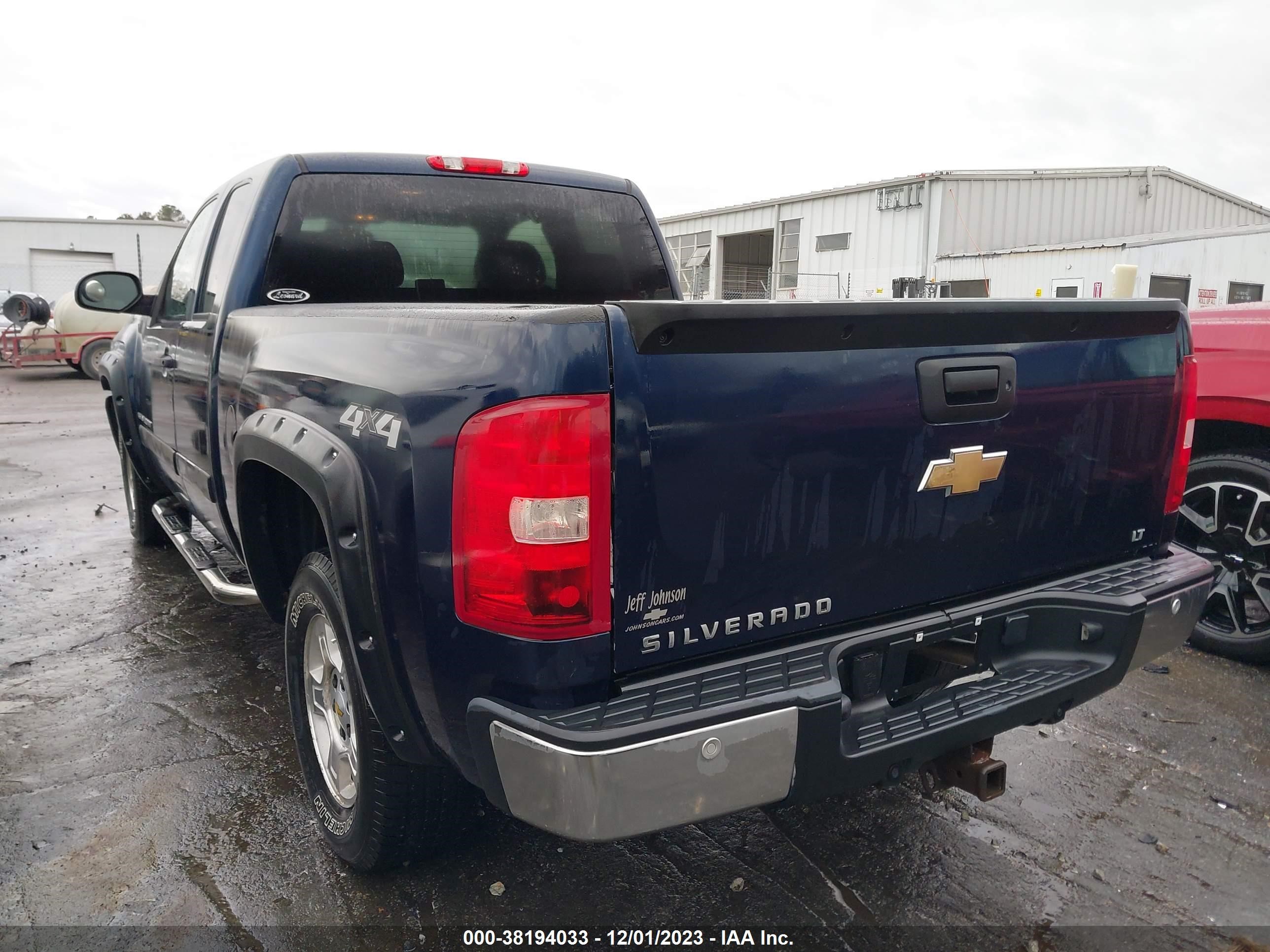 Photo 2 VIN: 2GCEK19J981307541 - CHEVROLET SILVERADO 