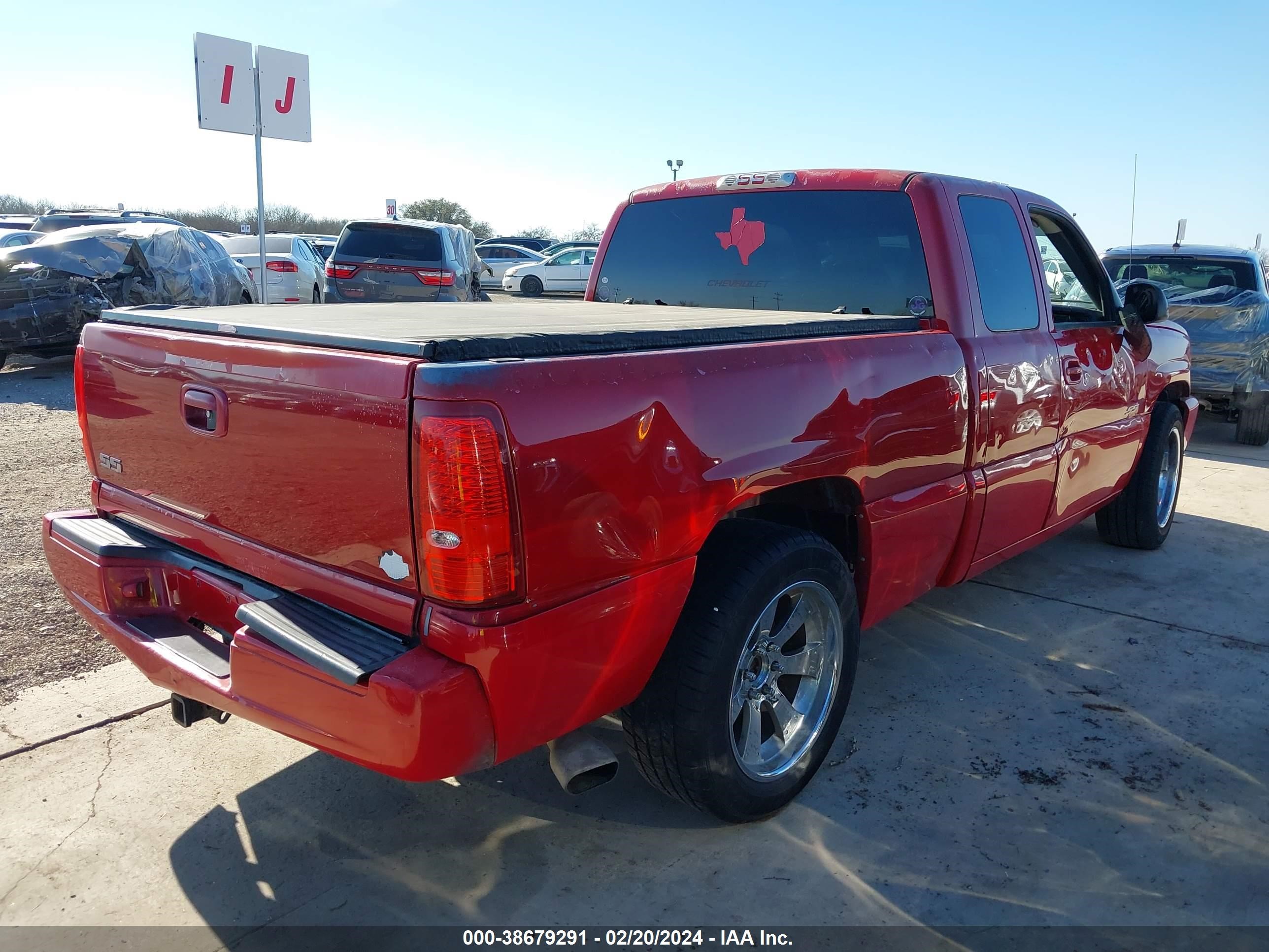 Photo 3 VIN: 2GCEK19N041215103 - CHEVROLET SILVERADO 