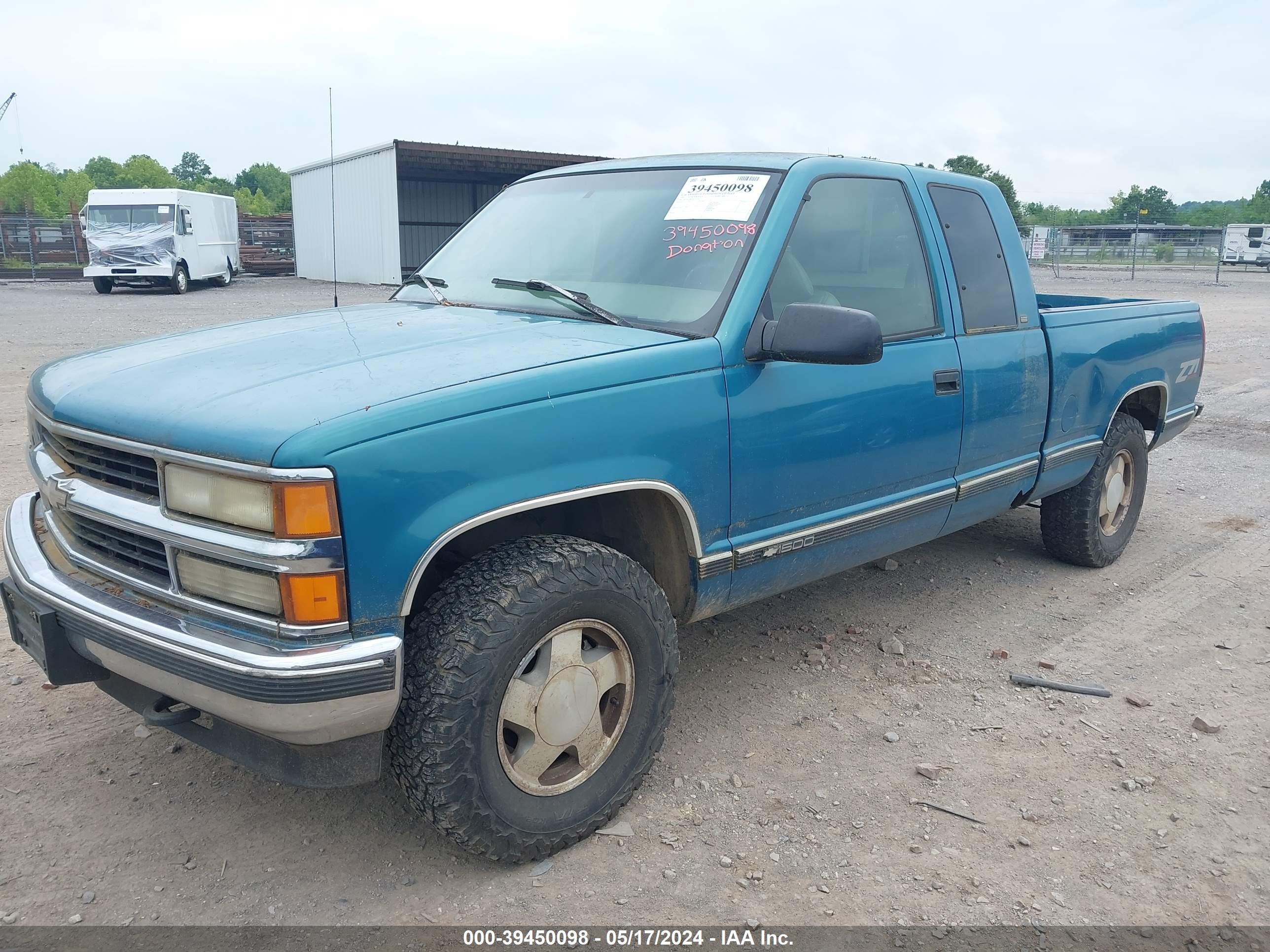 Photo 1 VIN: 2GCEK19R2V1233381 - CHEVROLET S-10 PICKUP 